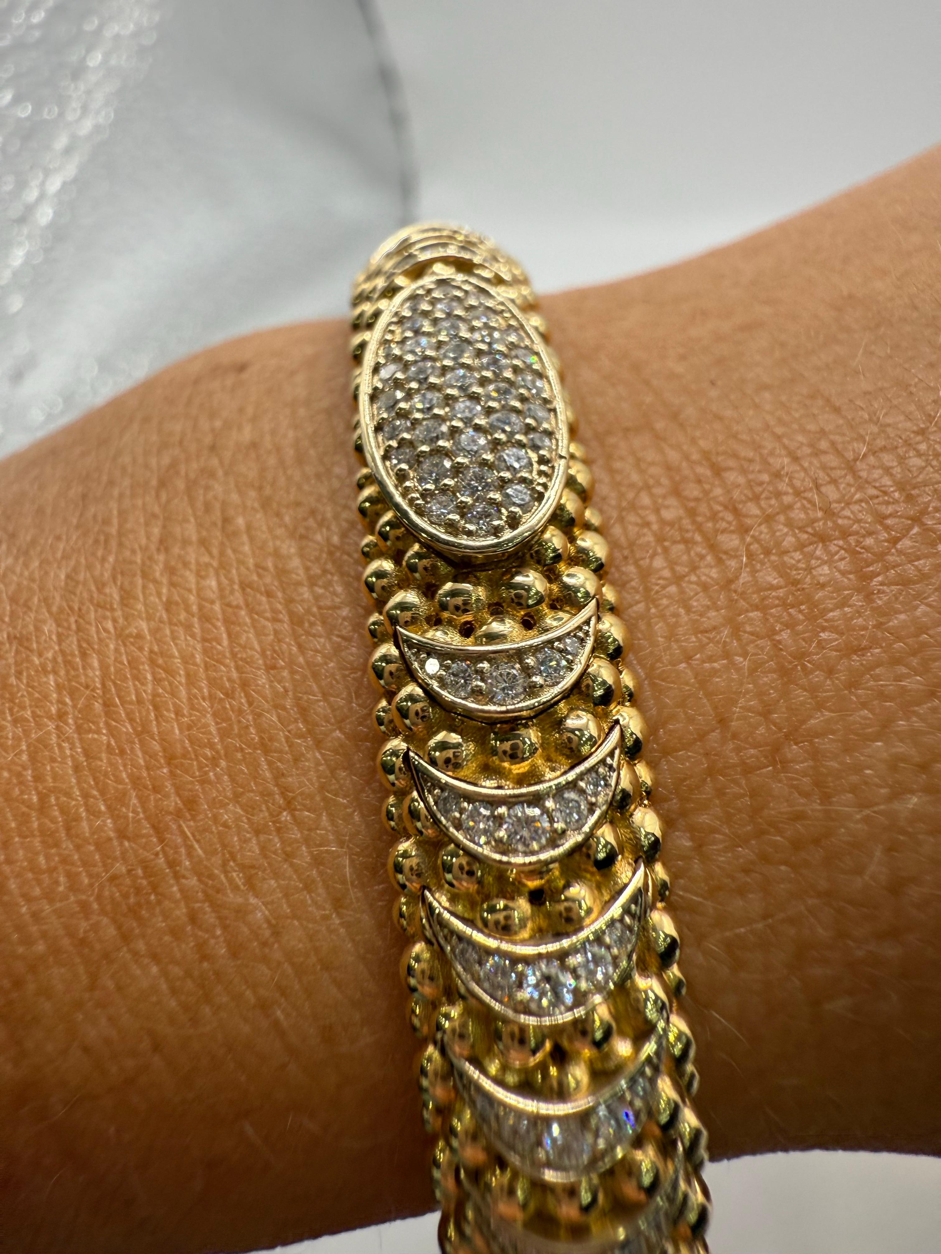 Bracciale bangle con diamanti da 1,05 carati in oro 18KT In condizioni Nuovo in vendita a Boca Raton, FL