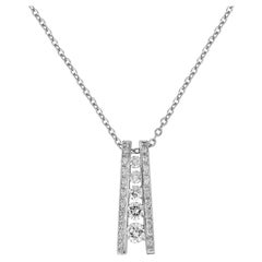 Pendentif en or blanc orné d'un diamant de 1,05ct