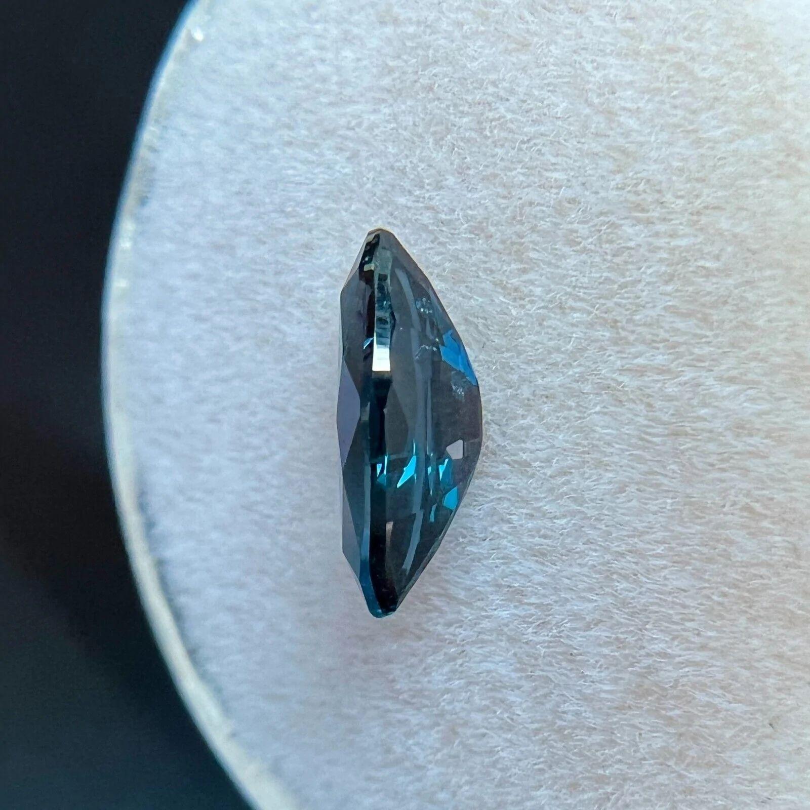 Pierre précieuse rare non sertie de 1,05 carat, taille marquise, spinelle bleue de 9,6 x 4,4 mm Neuf - En vente à Birmingham, GB