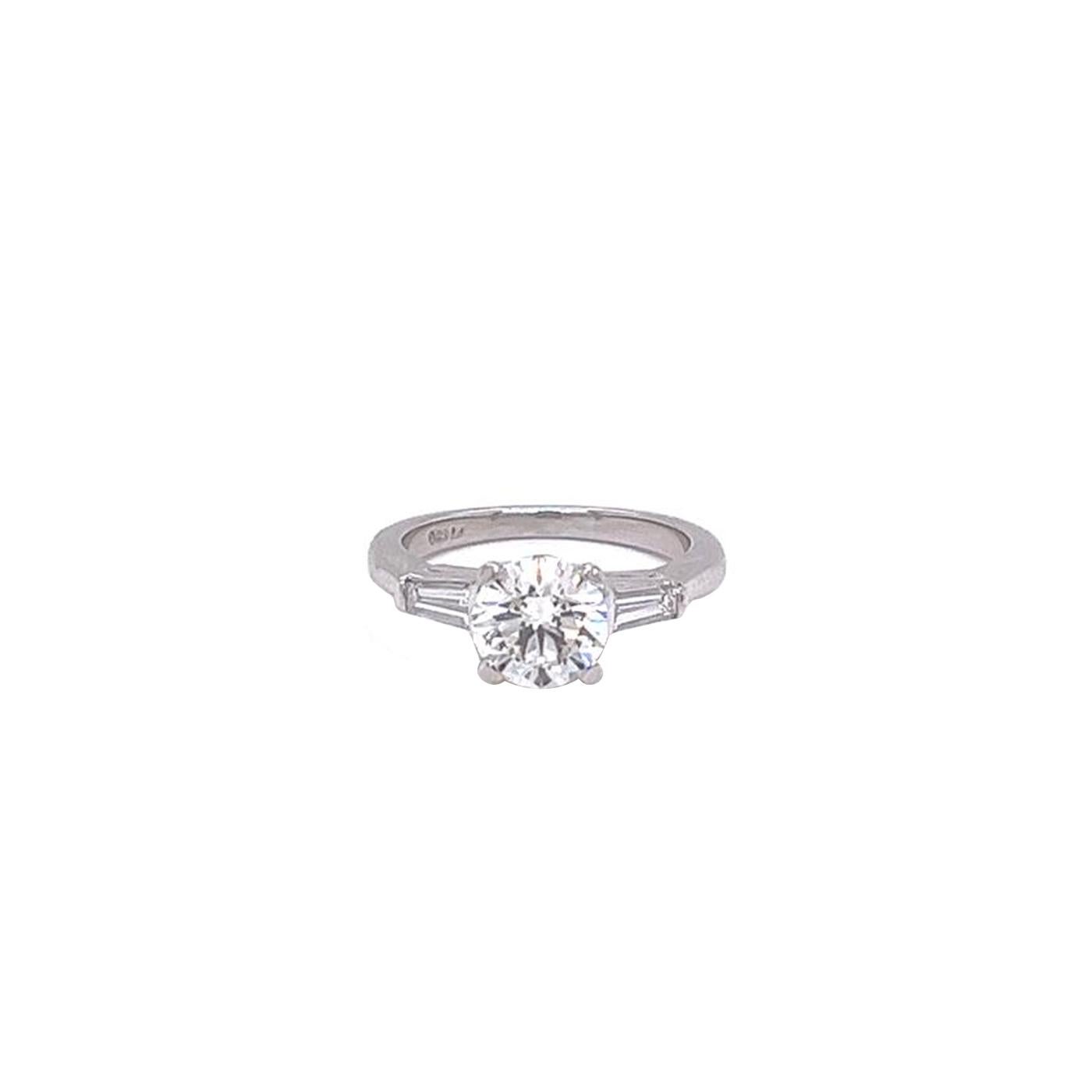 Modernist 1.05ct Natural Round Diamond Platinum Ring With 0.40ct Pave Baguette Diamonds For Sale