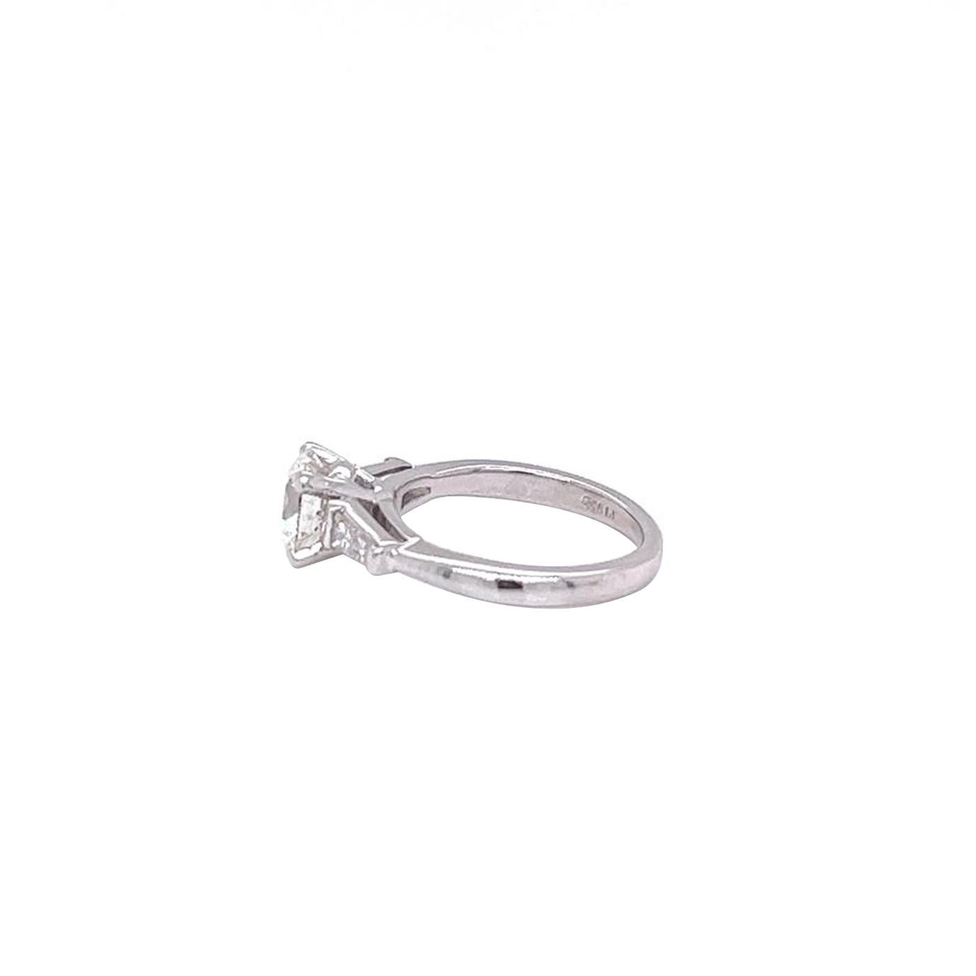 1.05ct Natural Round Diamond Platinum Ring With 0.40ct Pave Baguette Diamonds In Excellent Condition For Sale In Aventura, FL