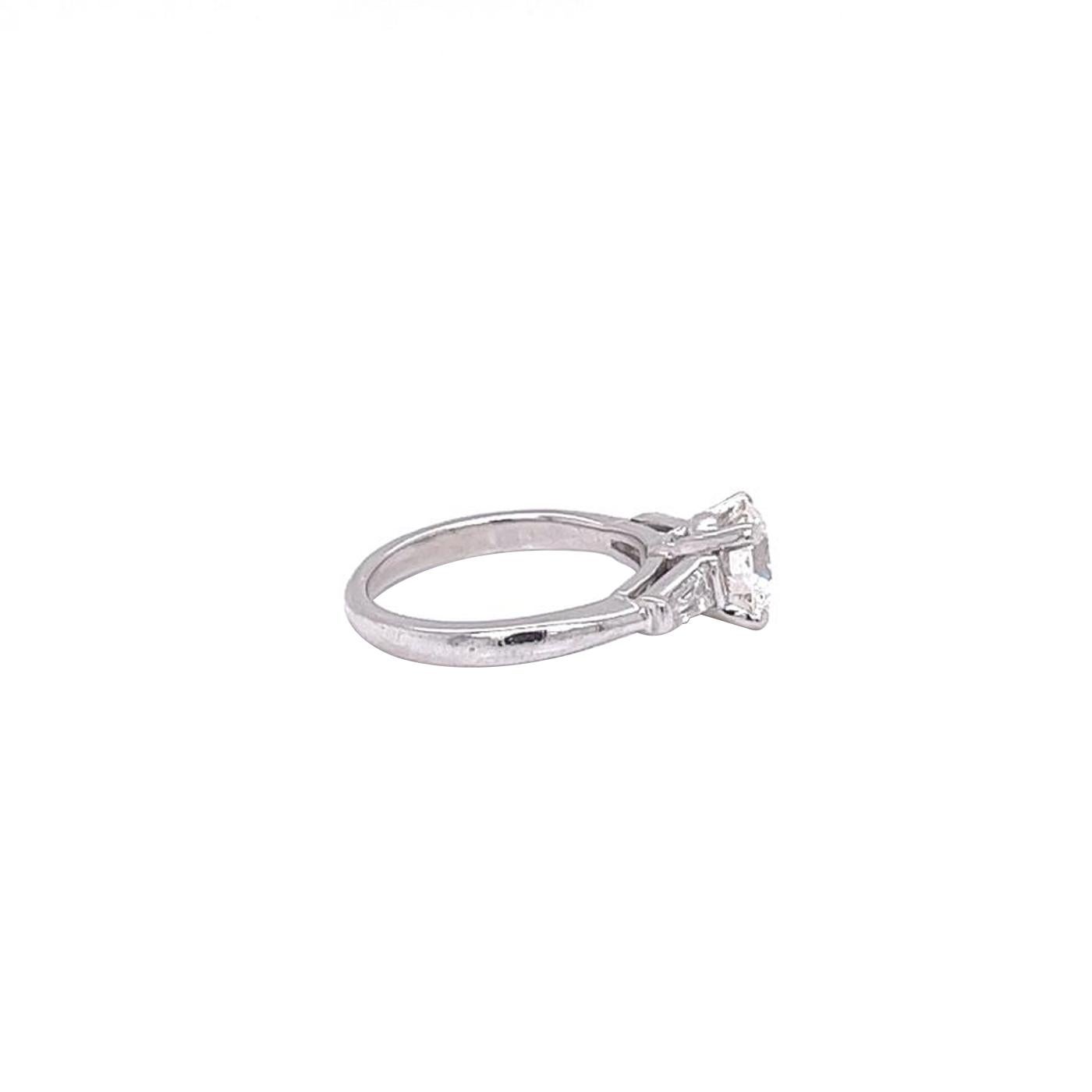 1,05 Karat natürlicher runder Diamant Platinring mit 0,40 Karat Pave Baguette-Diamanten Damen im Angebot