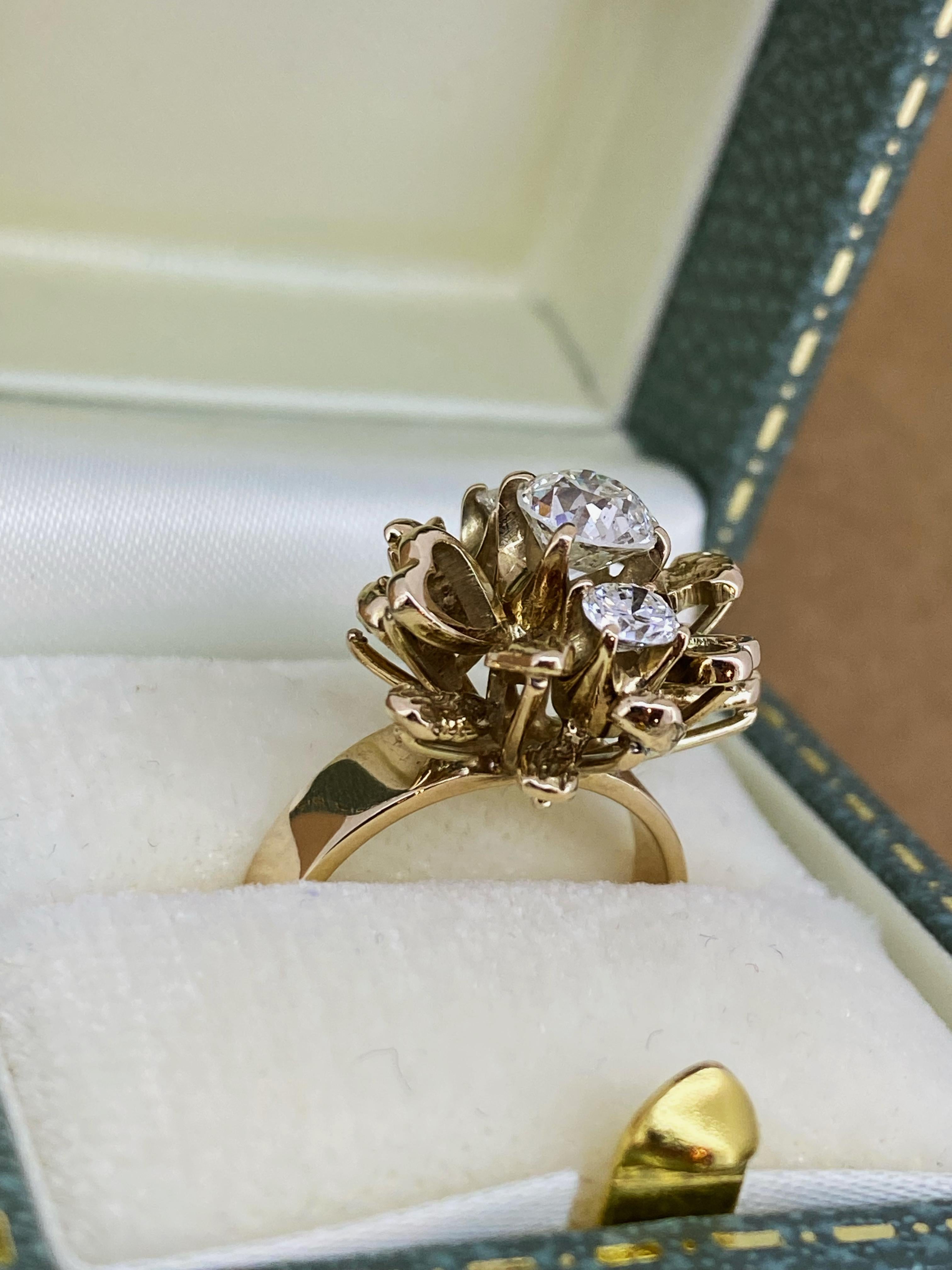 1.05ct Old-European Cut Three-Stone Diamond Retro Flower Ring in 14K Rose Gold For Sale 2