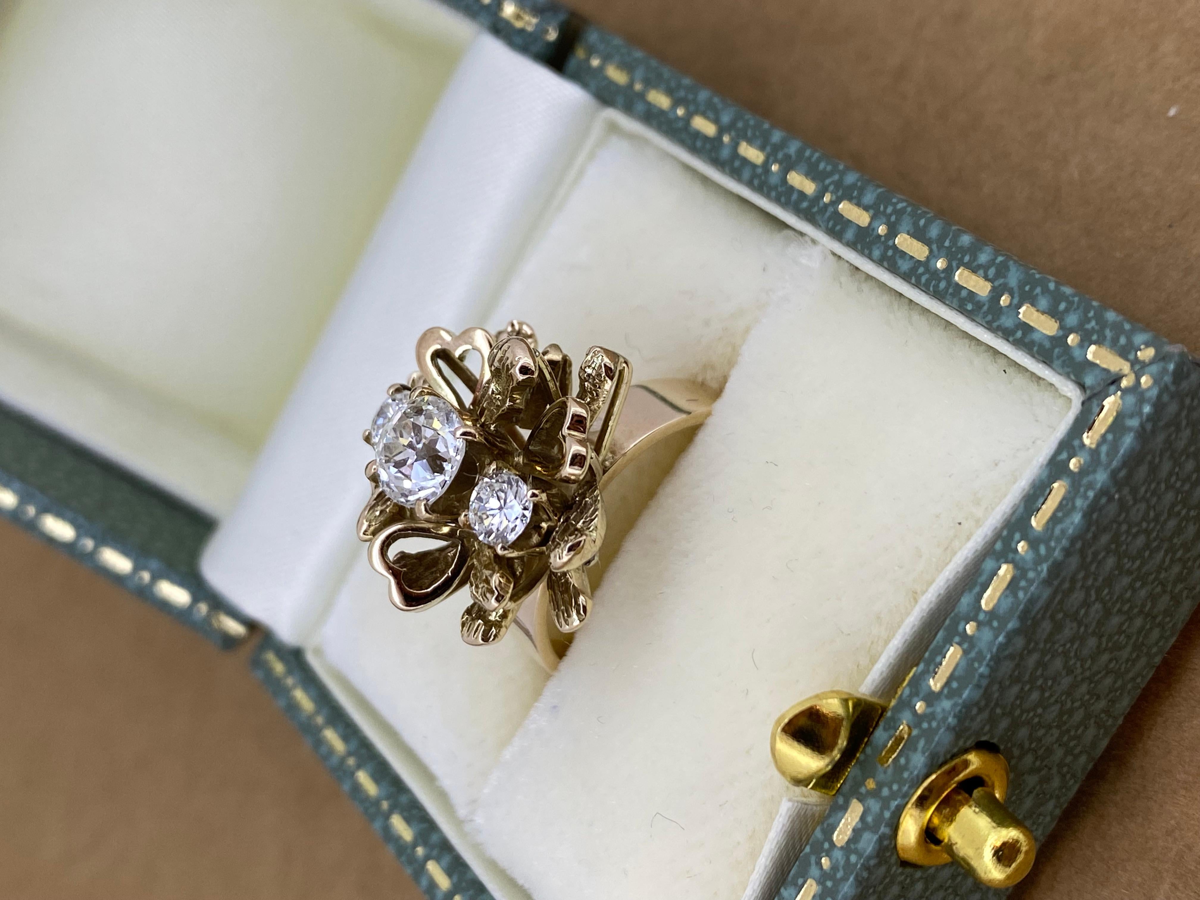 1.05ct Old-European Cut Three-Stone Diamond Retro Flower Ring in 14K Rose Gold For Sale 3