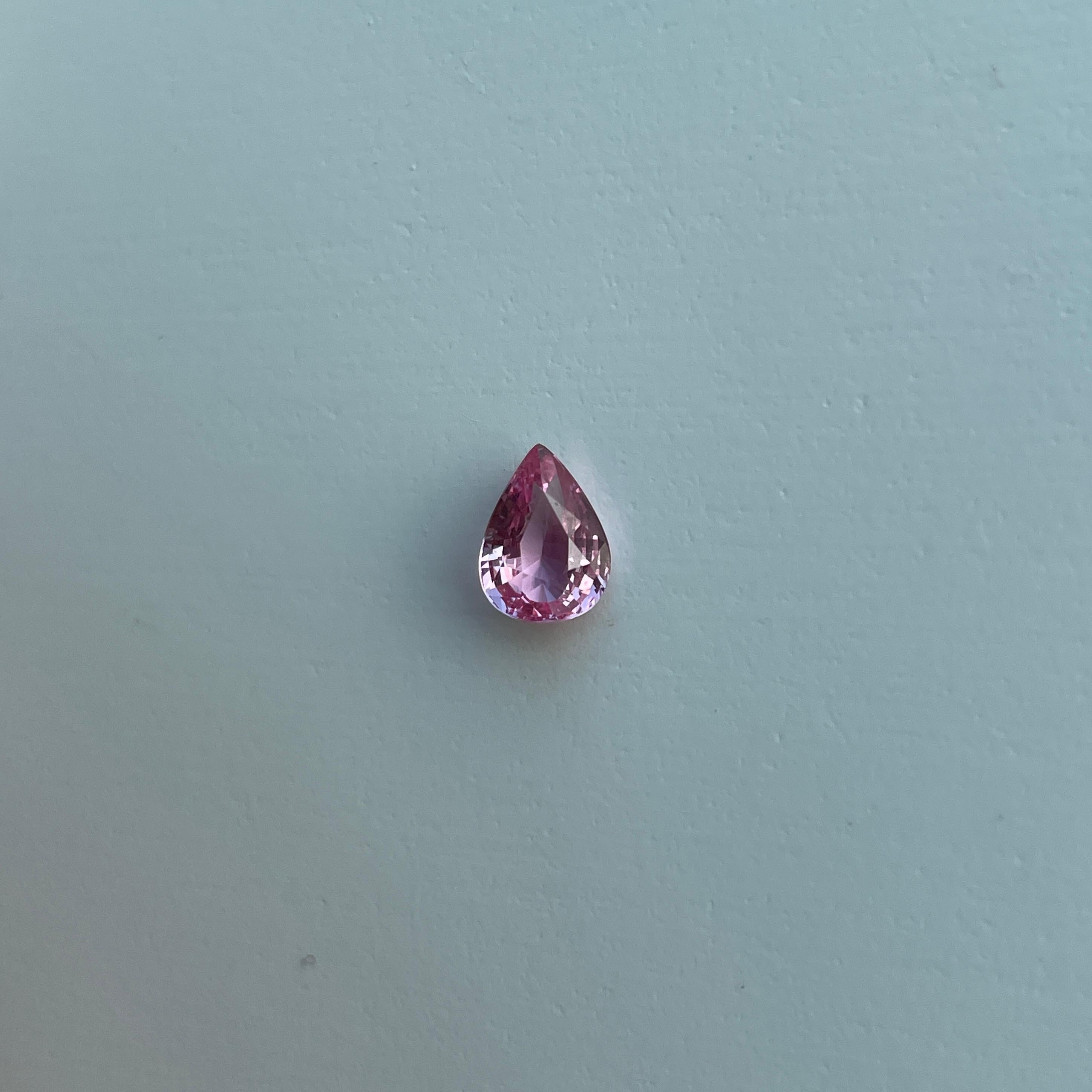 GIA certified 1.05Ct UNHEATED Padparadscha Sapphire In New Condition In Singapore, SG