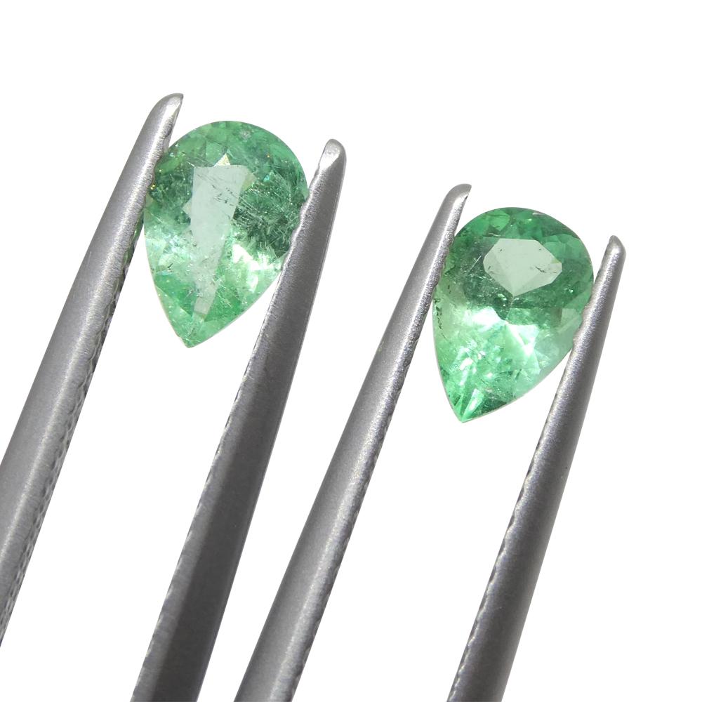 1.05ct Pair Pear Green Emerald from Colombia In New Condition For Sale In Toronto, Ontario