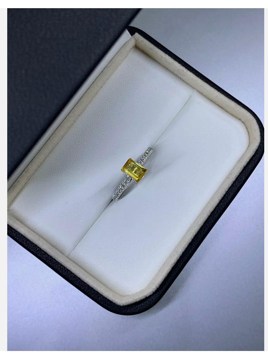 Emerald Cut 1.05ct Sapphire and diamond solitaire engagement ring in platinum For Sale