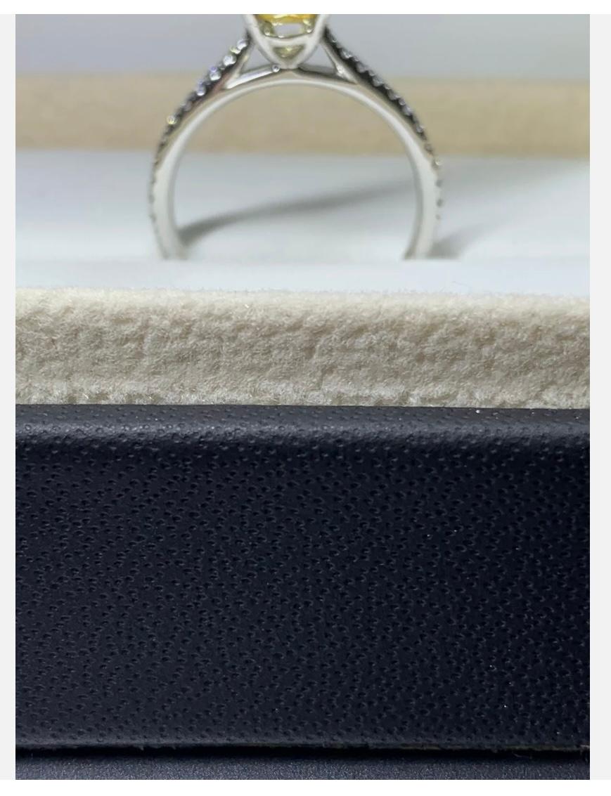 1.05ct Sapphire and diamond solitaire engagement ring in platinum In New Condition For Sale In London, GB