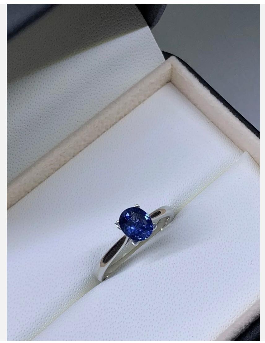 Women's 1.05ct Sapphire Royal Blue Solitaire Engagement Ring In 18ct White Gold For Sale