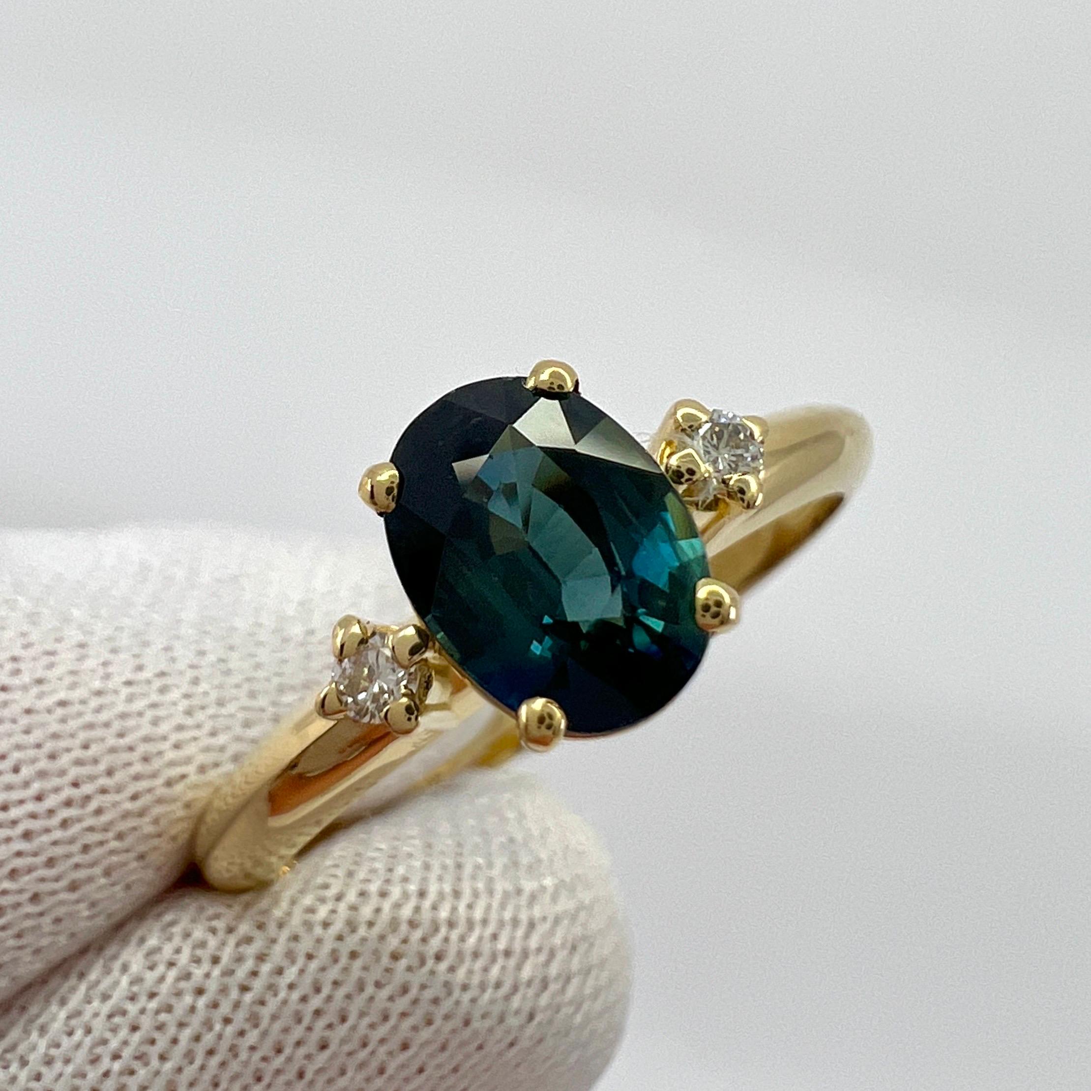 1.05ct Teal Green Blue Oval Cut Sapphire & Diamond Three Stone 18k Gold Ring In New Condition For Sale In Birmingham, GB