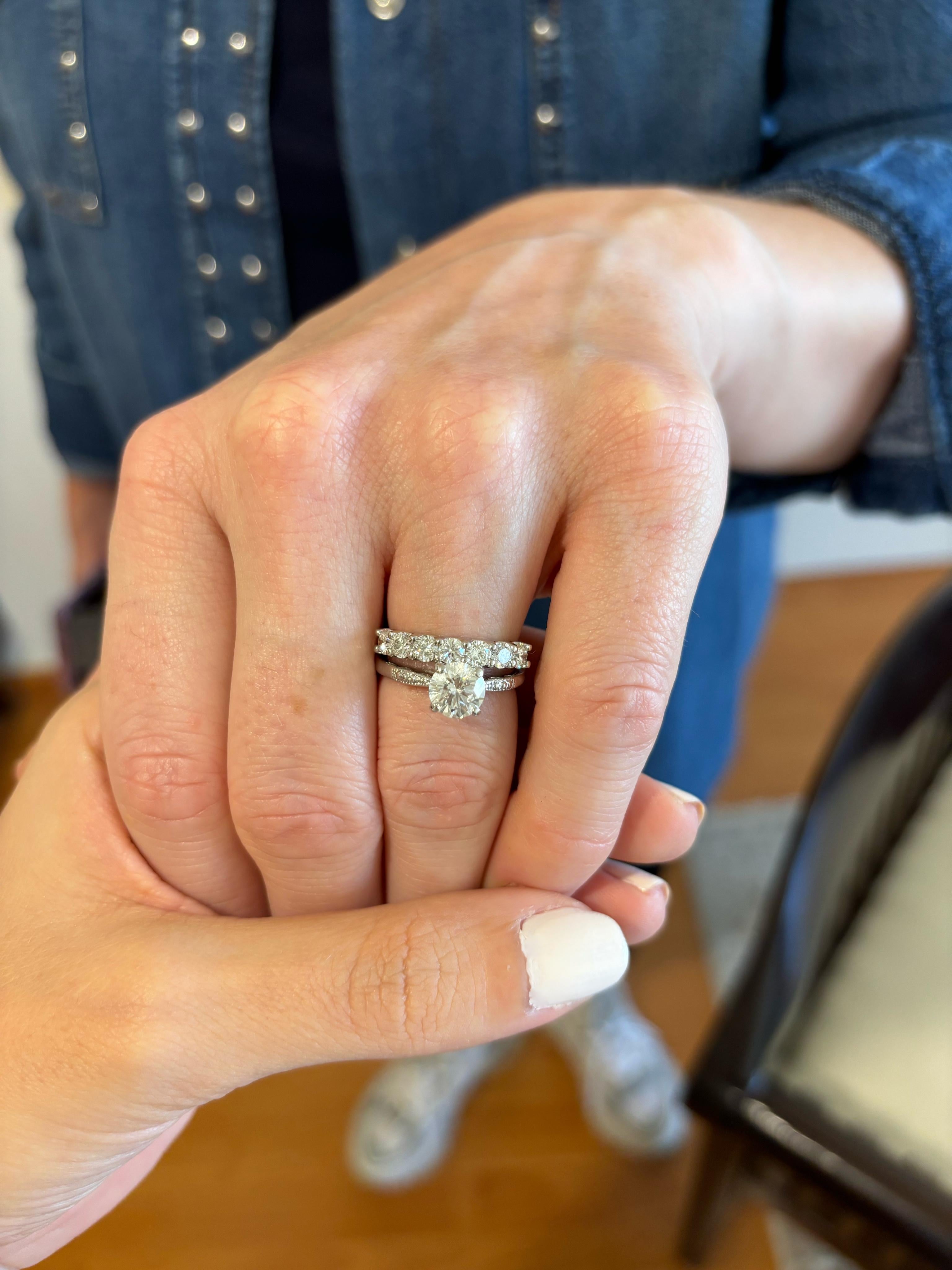 Round Cut 1.05cts Natural Diamond Ring, 18K White Gold For Sale