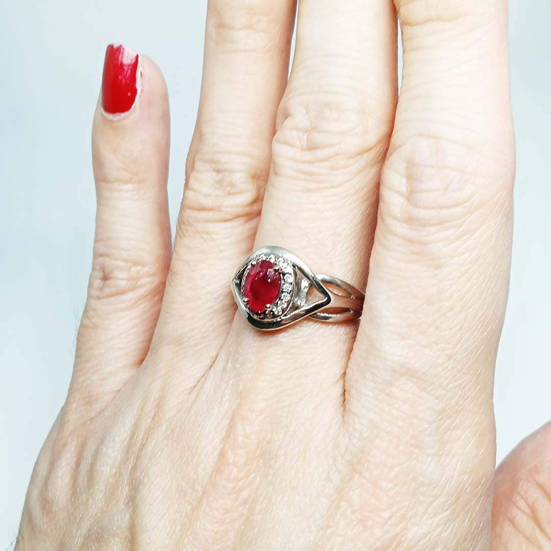 Anillo de rubí de 1,05cts. Plata de ley sobre chapado en oro de 18 quilates en venta 3