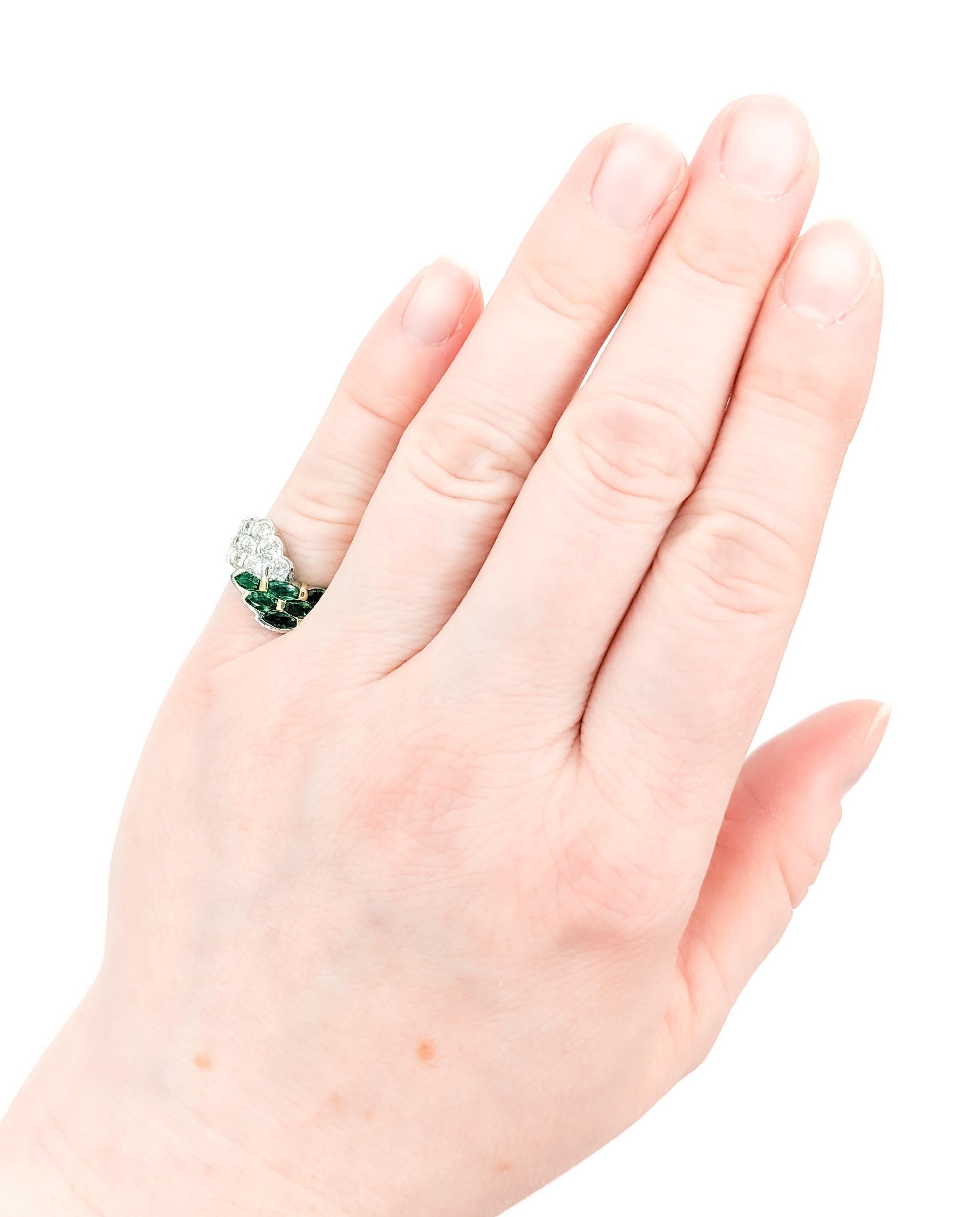 Women's 1.05ctw Emerald & 0.89ctw Diamond Ring In white Gold For Sale