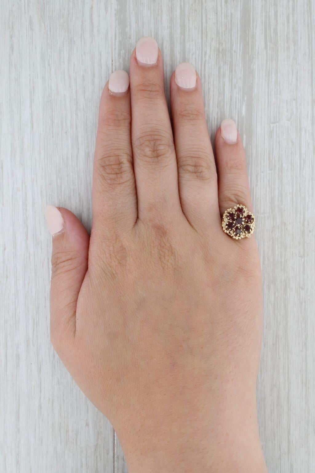 1.05ctw Garnet Flower Cluster Ring 14k Yellow Gold Size 4 Cocktail en vente 3