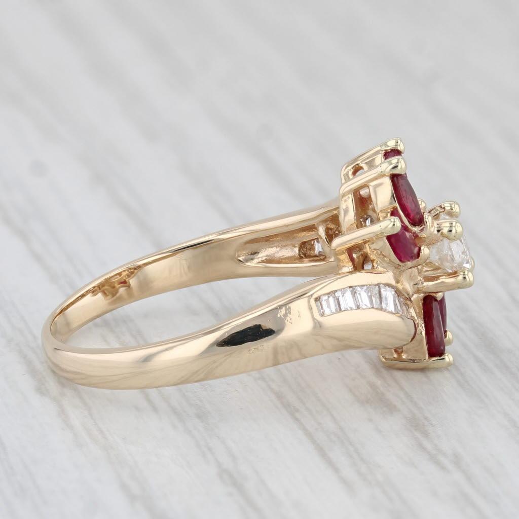 1.05ctw Rubí Diamante Anillo 14k Oro Amarillo Tamaño 7.75 Bypass Corte baguette