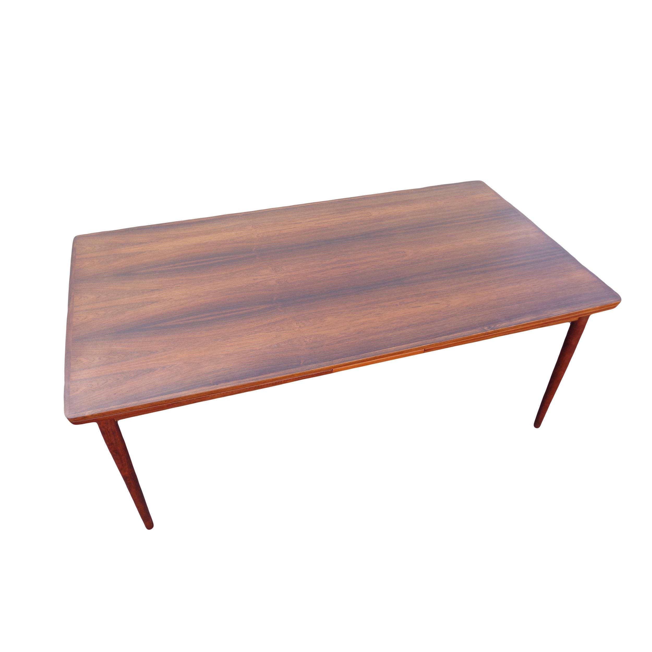 10.5ft 1960’s Niels Møller Rosewood Dining Table In Good Condition For Sale In Pasadena, TX