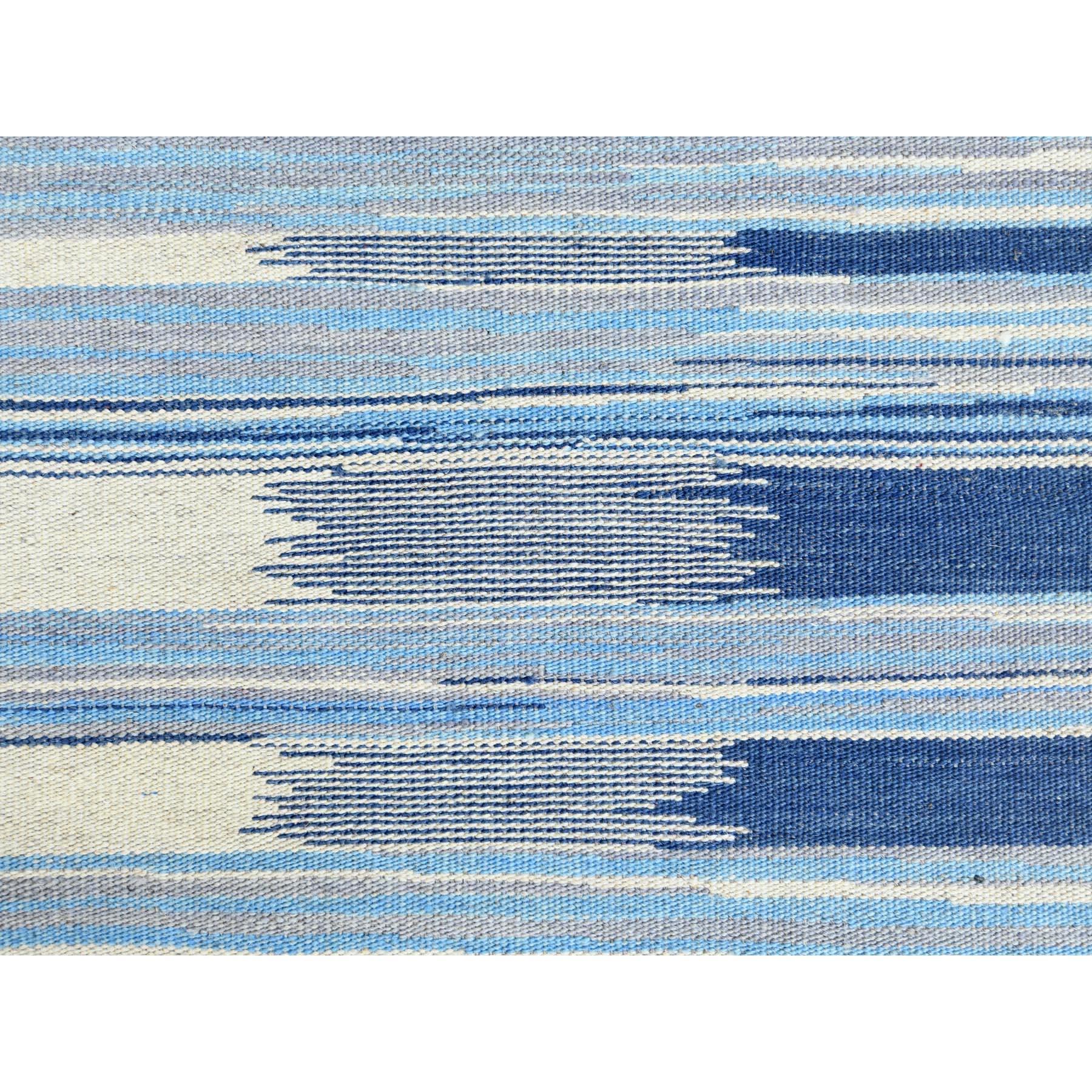 Dies ist eine wirklich echte one-of-a-kind Hand Woven Flat Weave Kilim Pure Nomadic Stripe Design Wolle Reversible Oriental Rug. Es wurde monatelang in jahrhundertealten Webtechniken von erfahrenen Kunsthandwerkern gewebt.
Primäre MATERIALIEN: