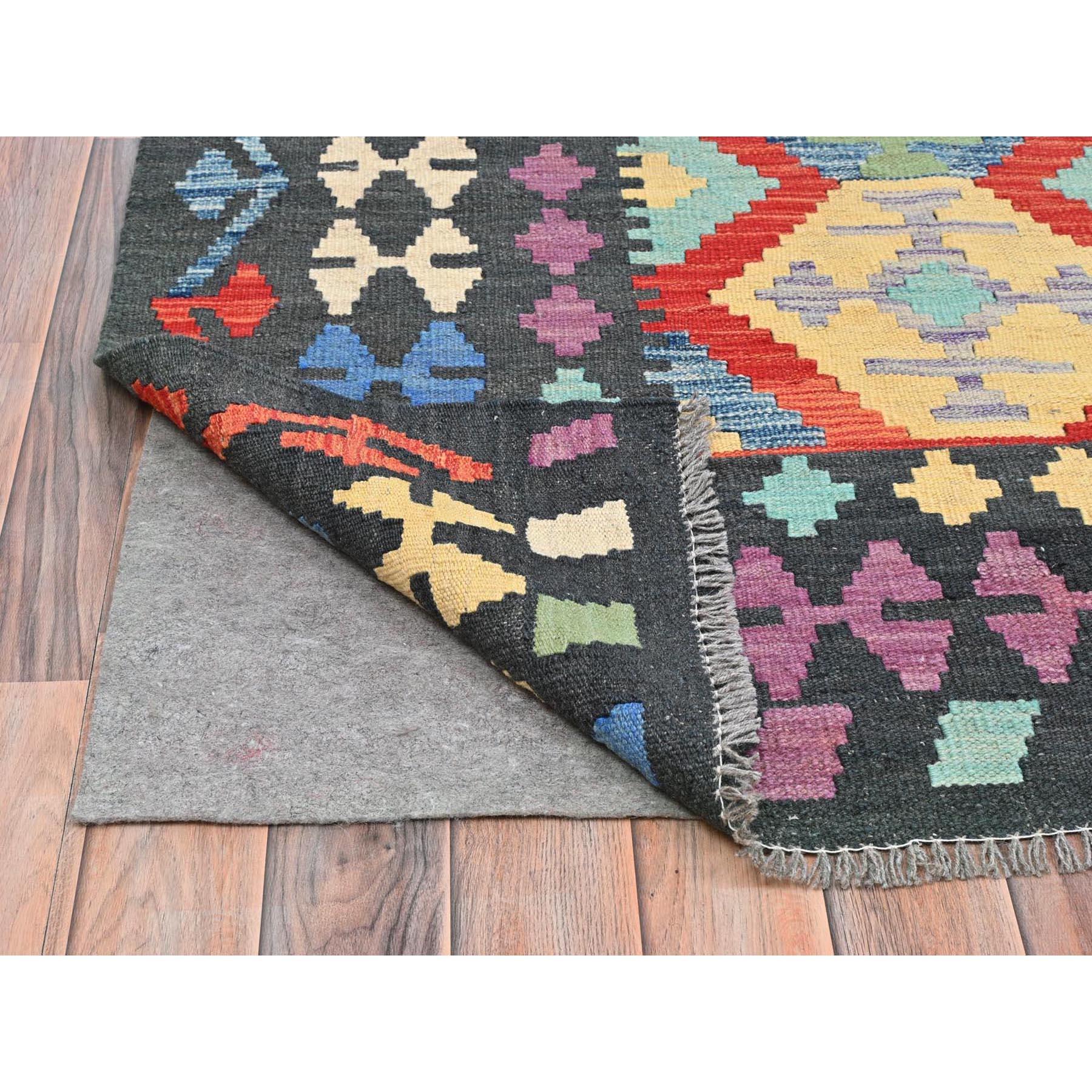 Dies ist eine wirklich echte one-of-a-kind bunten, handgewebten afghanischen Kilim mit geometrischen Design, Flachgewebe Veggie Dyes Bio-Wolle, Reversible übergroßen orientalischen Teppich. Es wurde über Monate hinweg in jahrhundertealter Webtechnik