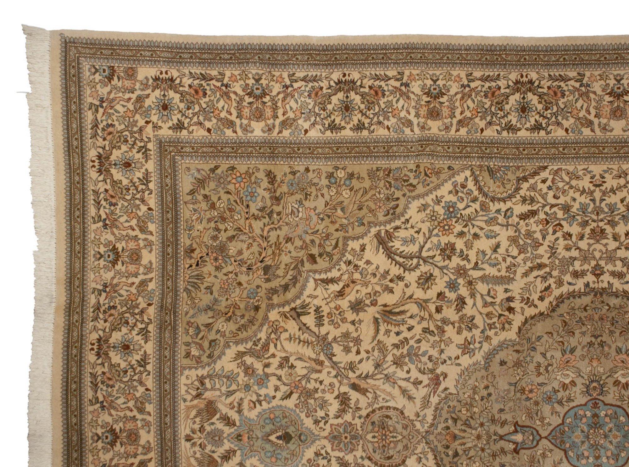 Vintage Tabriz Carpet In Excellent Condition For Sale In Katonah, NY