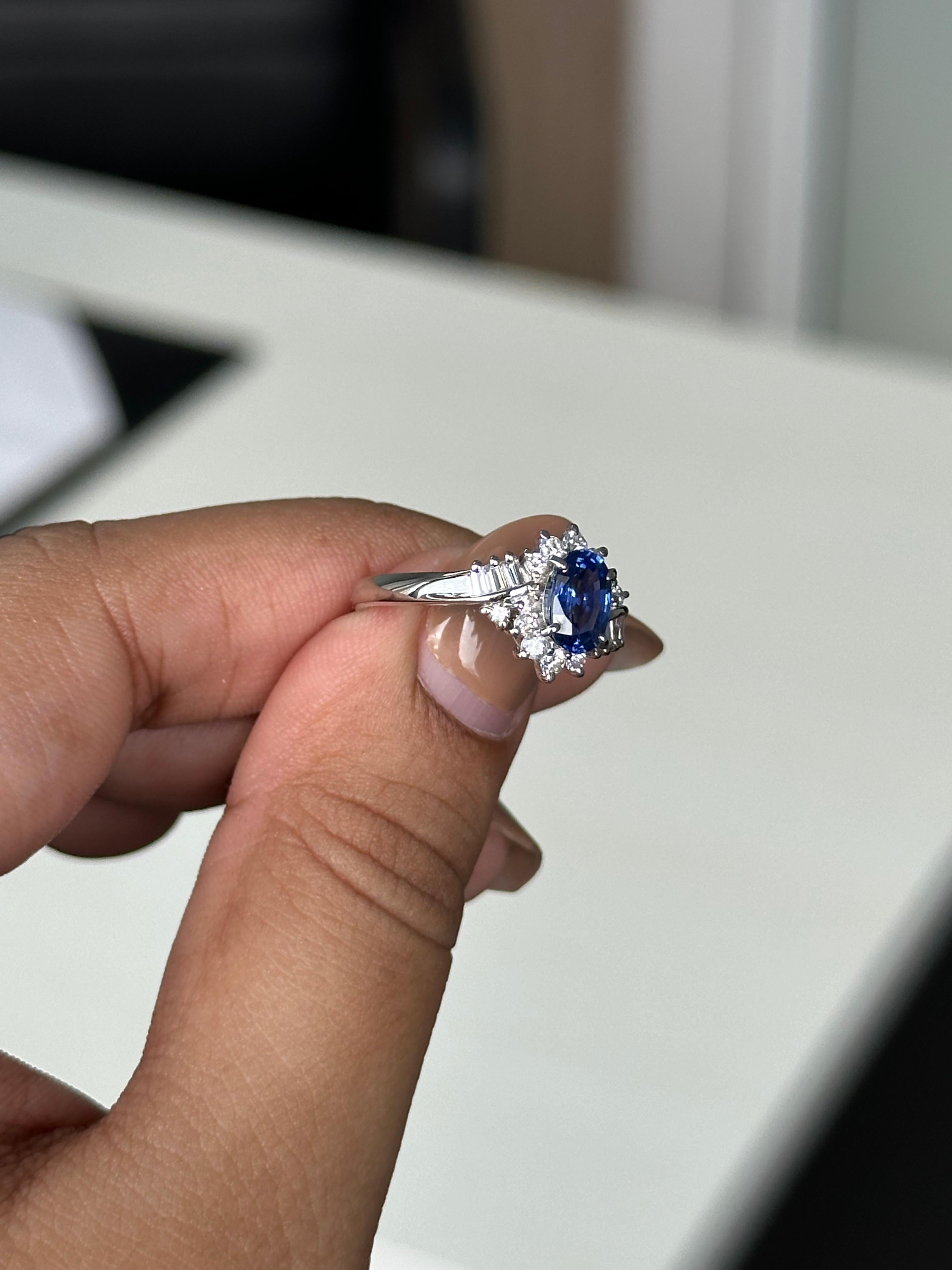 1,06 Karat Cocktail Saphir Ring in PT 900 (Ovalschliff) im Angebot