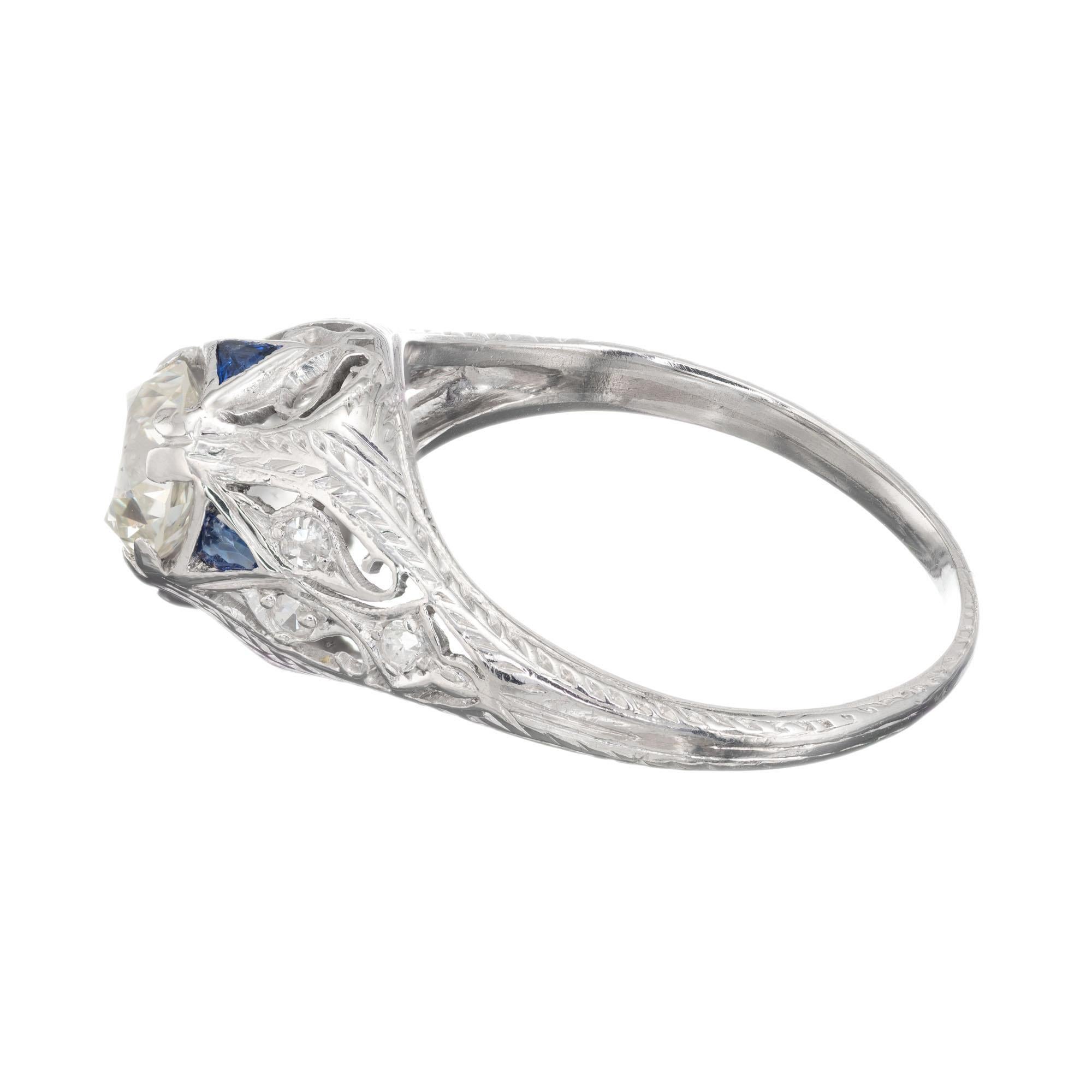 1.06 Carat Diamond Sapphire Platinum Engraved Engagement Ring In Good Condition For Sale In Stamford, CT