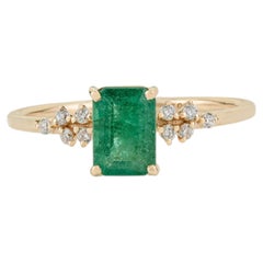 Anello di fidanzamento a grappolo floreale in oro giallo 14k con smeraldo e diamante da 1,06 carati