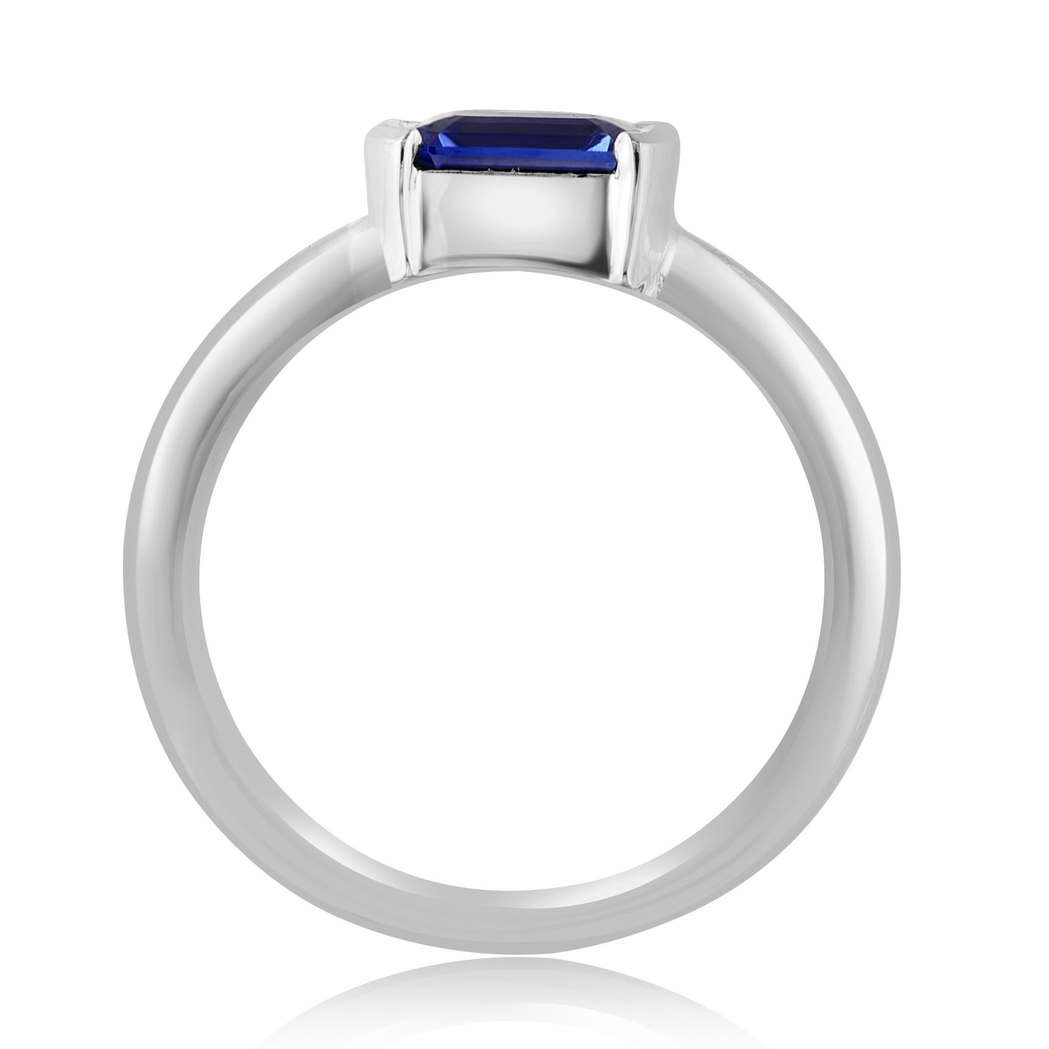 Taille émeraude Bague jonc en or blanc 14 carats avec saphir bleu taille meraude de 1,06 carat en vente
