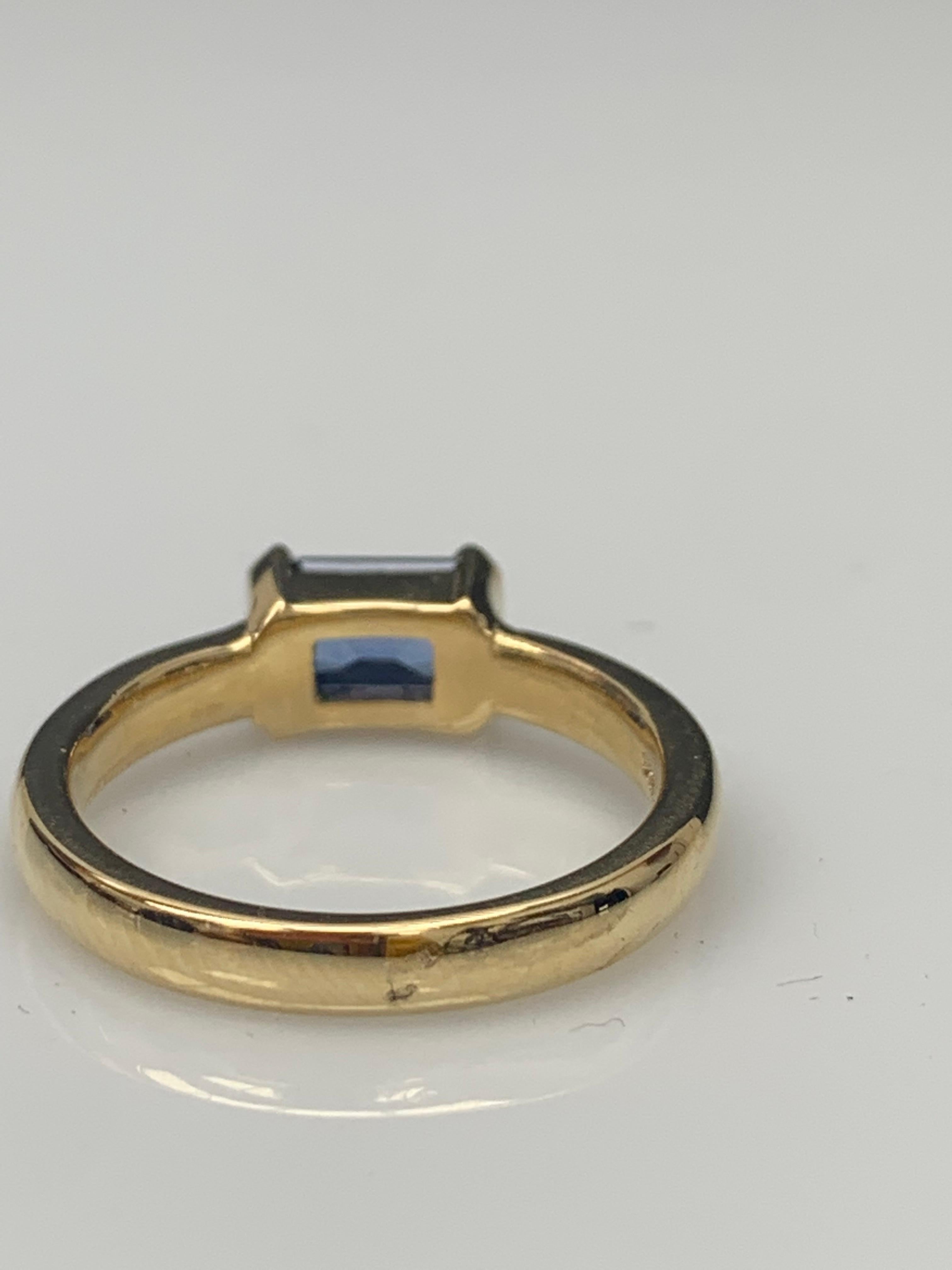 1.06 Carat Emerald Cut Blue Sapphire Band Ring in 14K Yellow Gold For Sale 6