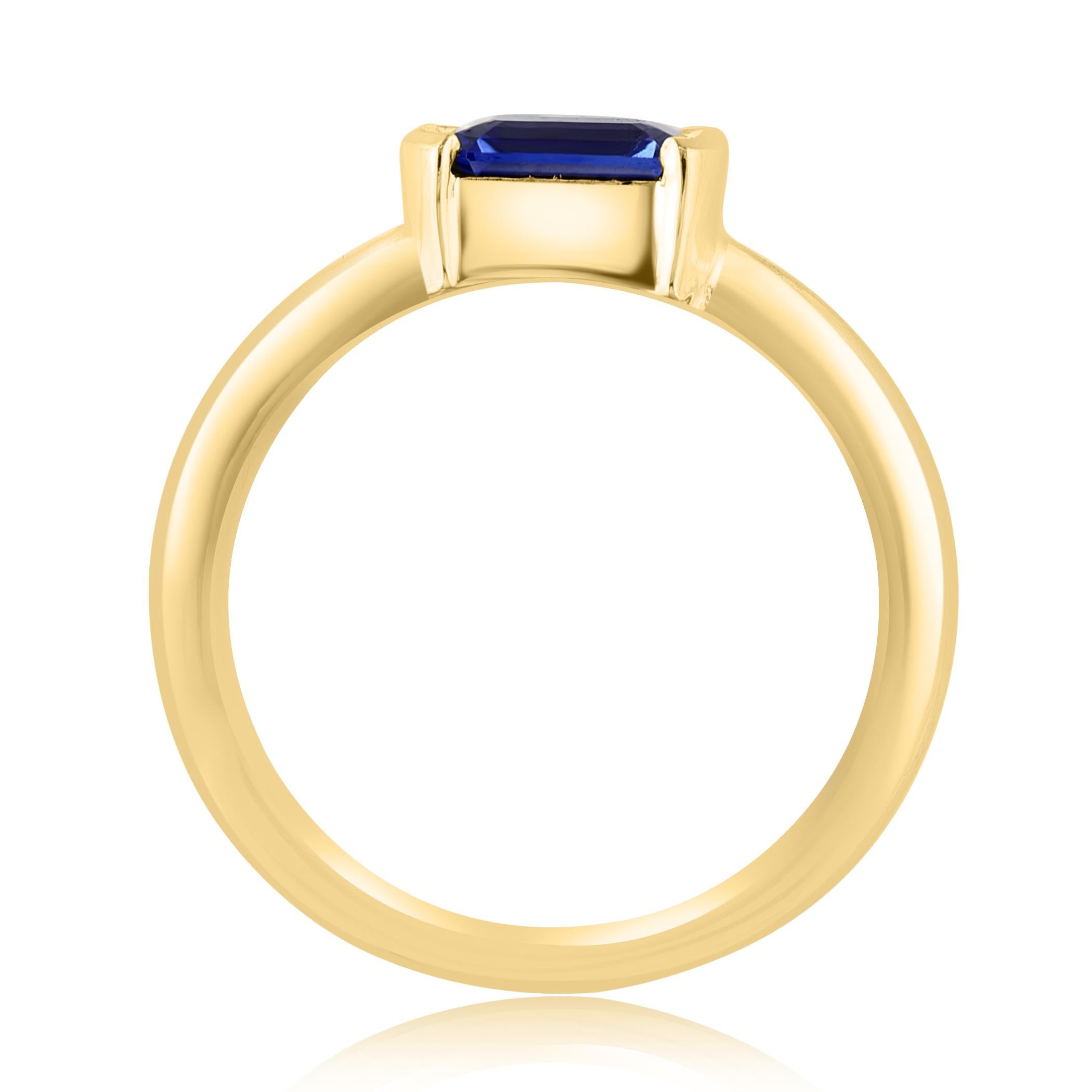 1.06 Carat Emerald Cut Blue Sapphire Band Ring in 14K Yellow Gold In New Condition For Sale In NEW YORK, NY