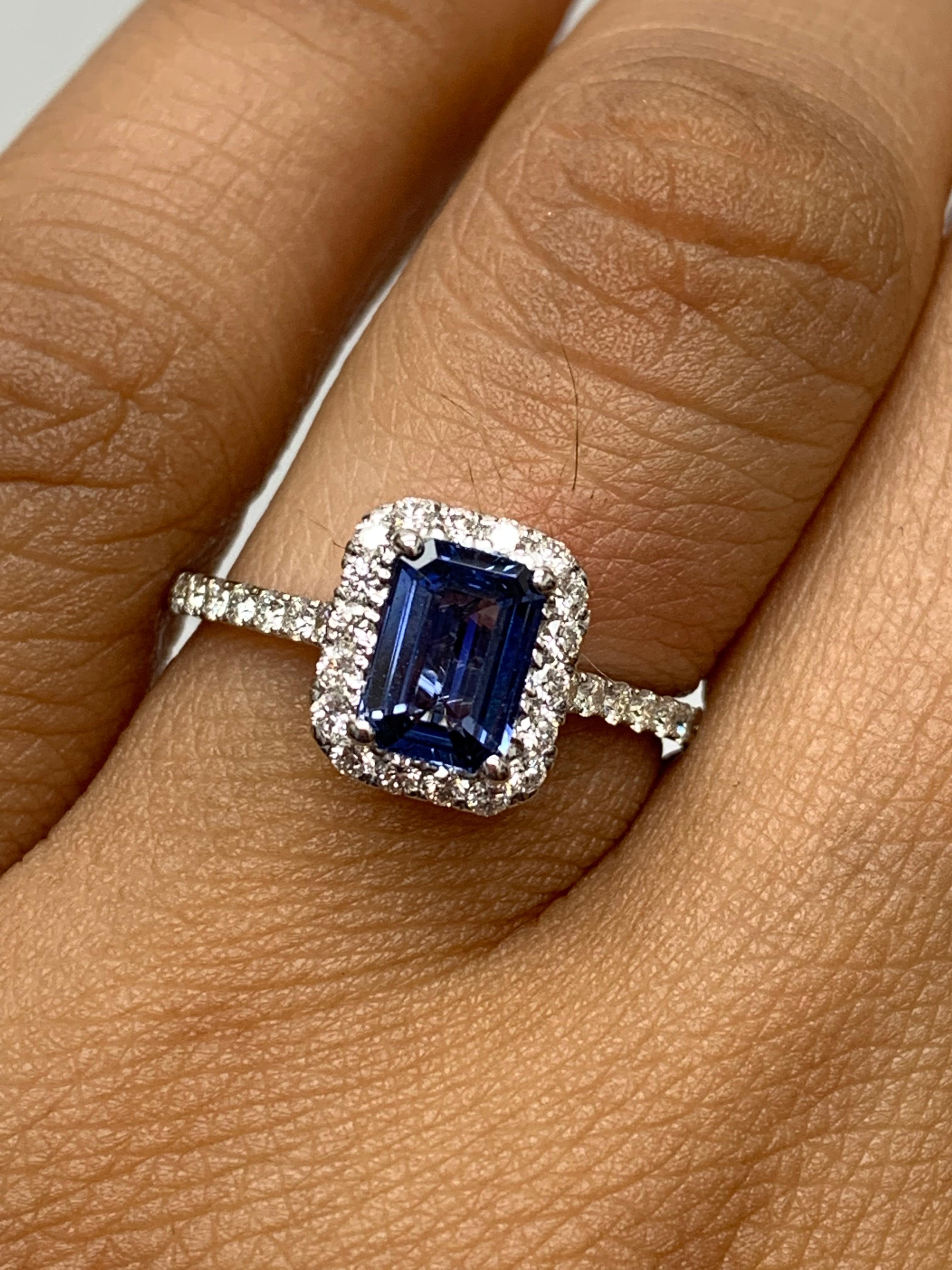 1,06 Karat Smaragdschliff Blauer Saphir Diamant-Verlobungsring aus 14K Weißgold (Moderne) im Angebot