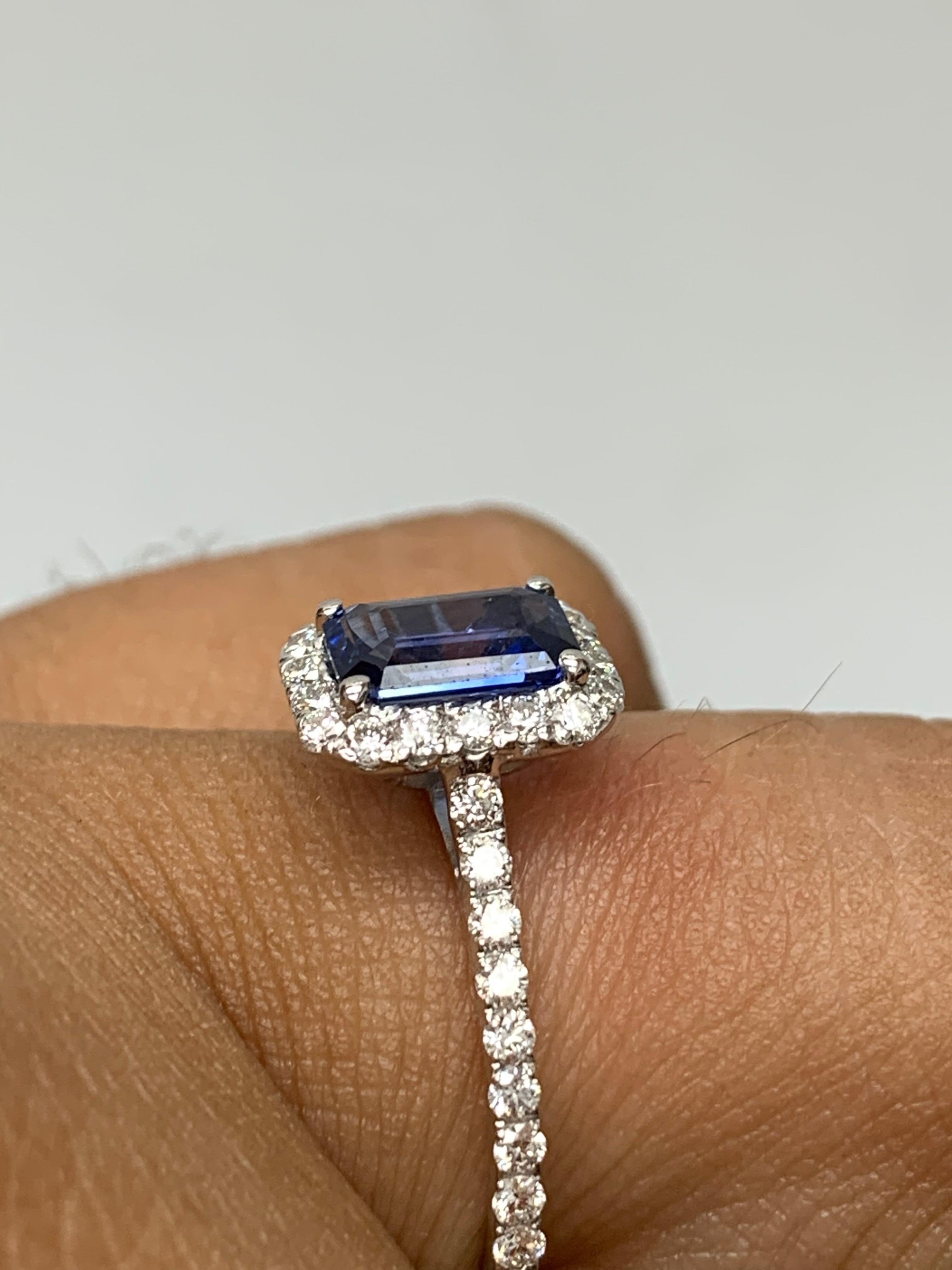 1,06 Karat Smaragdschliff Blauer Saphir Diamant-Verlobungsring aus 14K Weißgold im Angebot 2