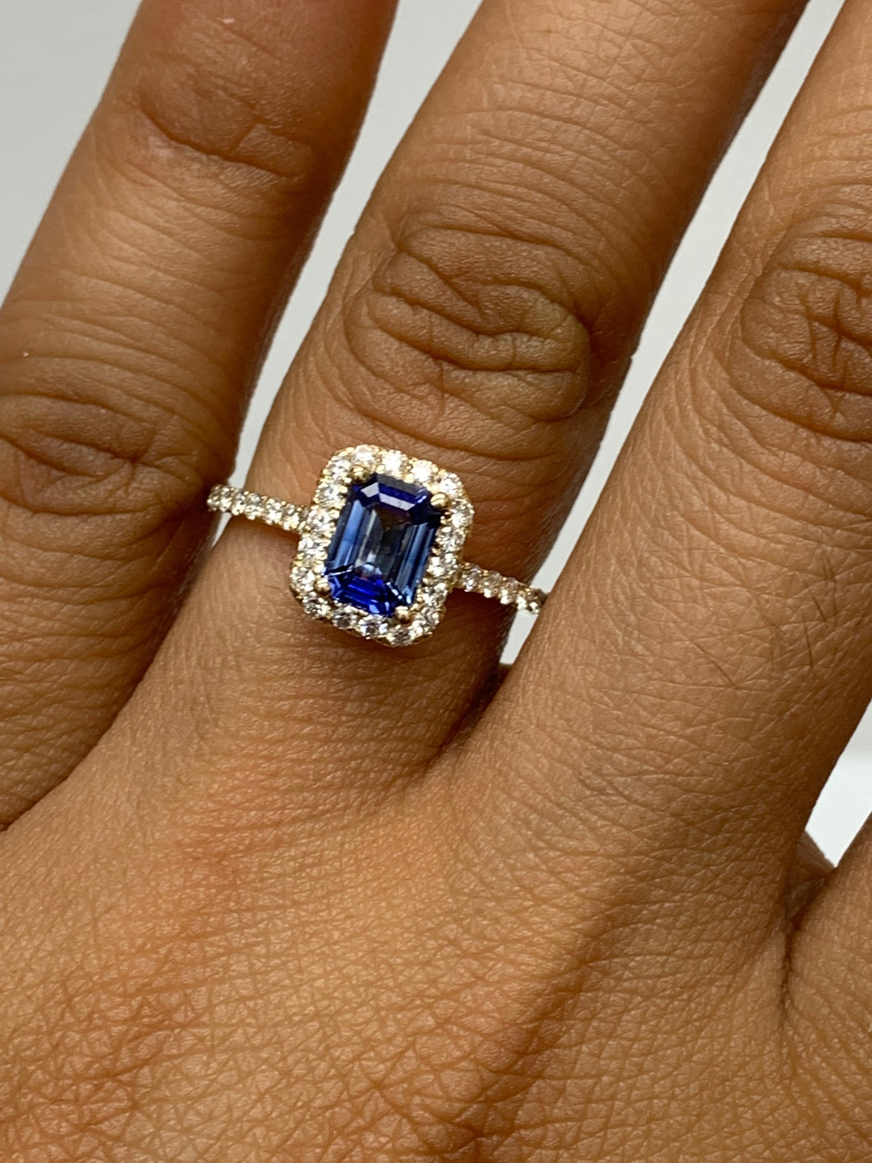1.06 Carat Emerald Cut Blue Sapphire Diamond Engagement Ring in 14K Yellow Gold For Sale 5
