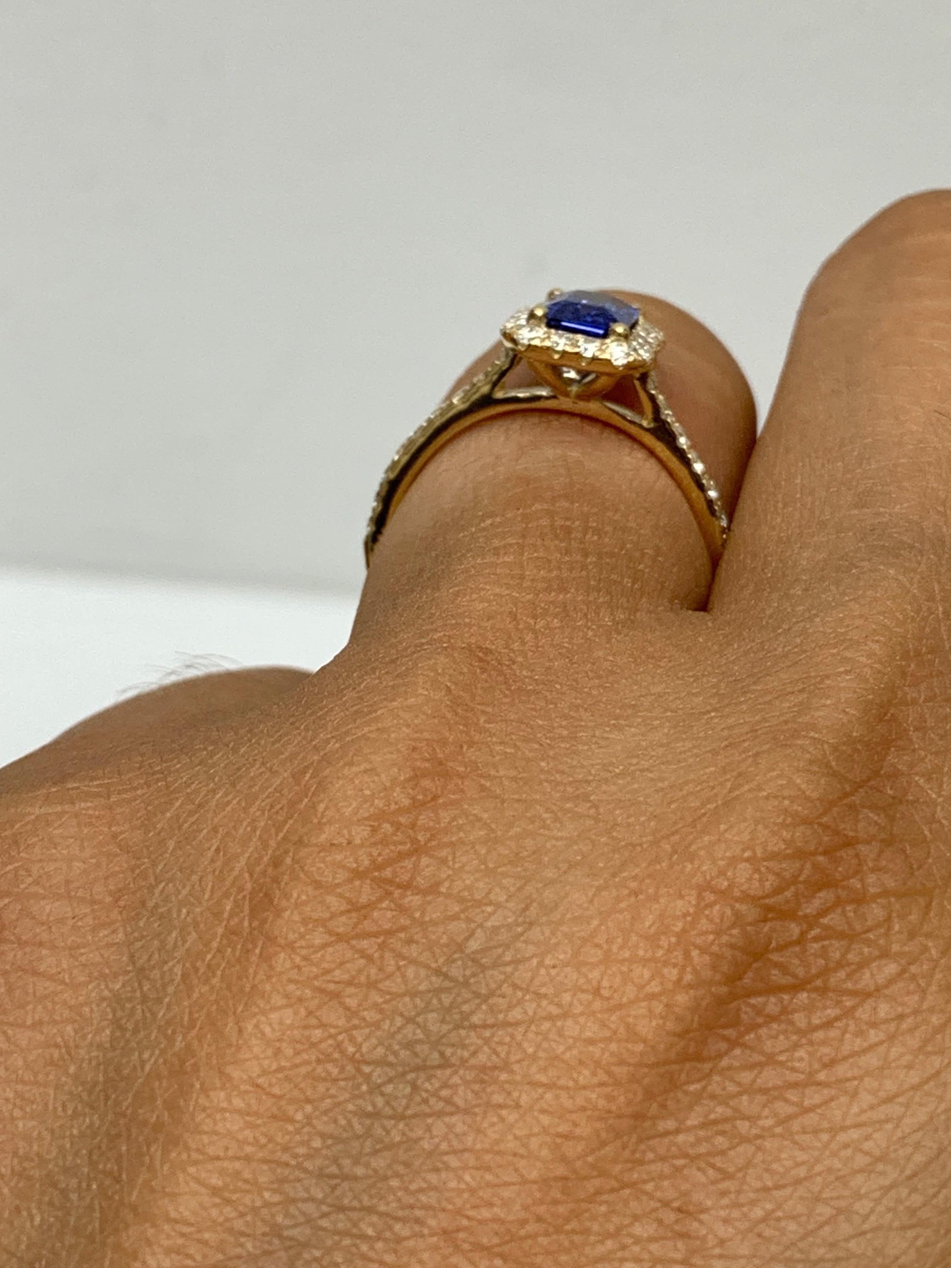 1.06 Carat Emerald Cut Blue Sapphire Diamond Engagement Ring in 14K Yellow Gold For Sale 8