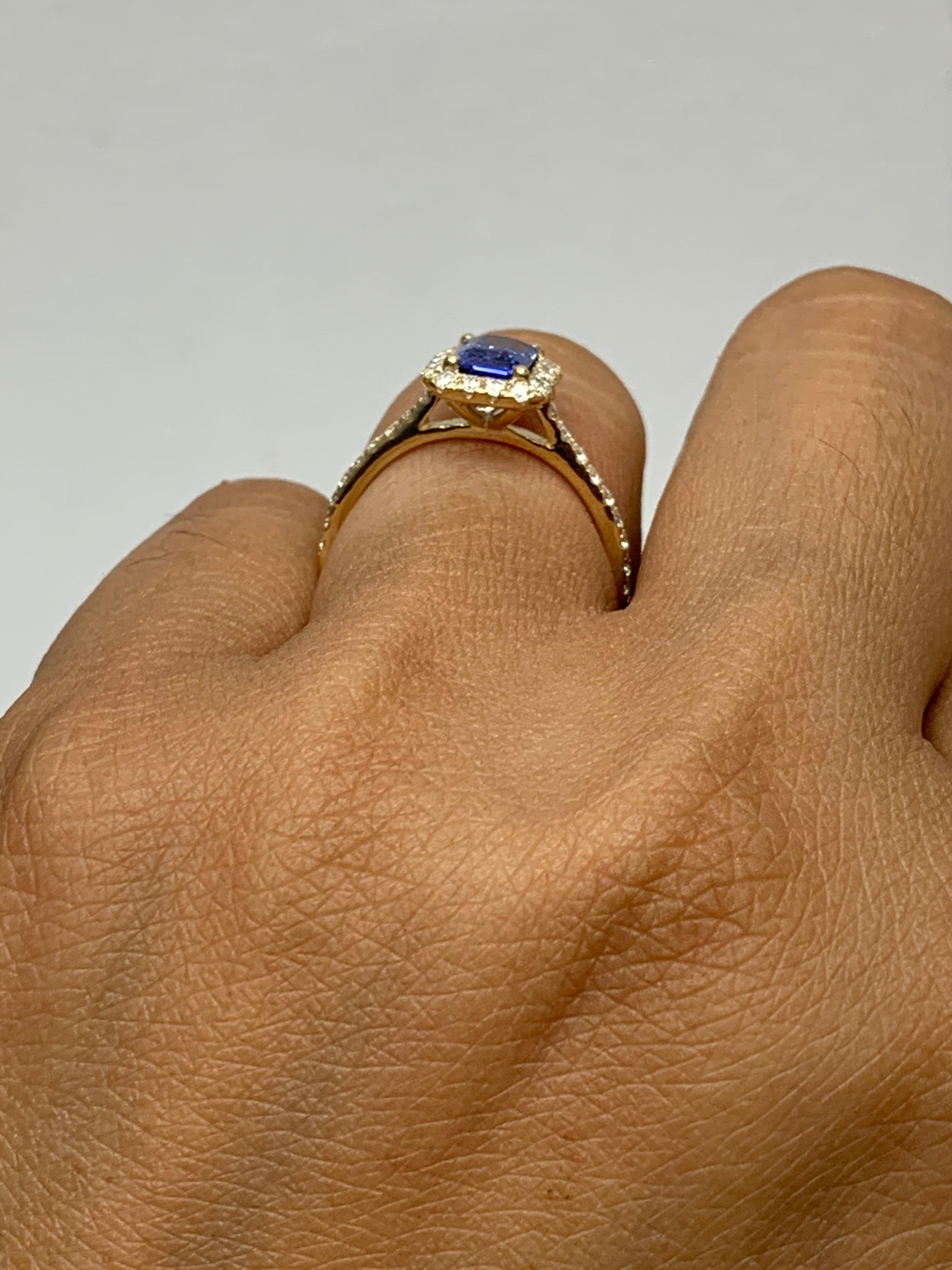 Women's 1.06 Carat Emerald Cut Blue Sapphire Diamond Engagement Ring in 14K Yellow Gold For Sale