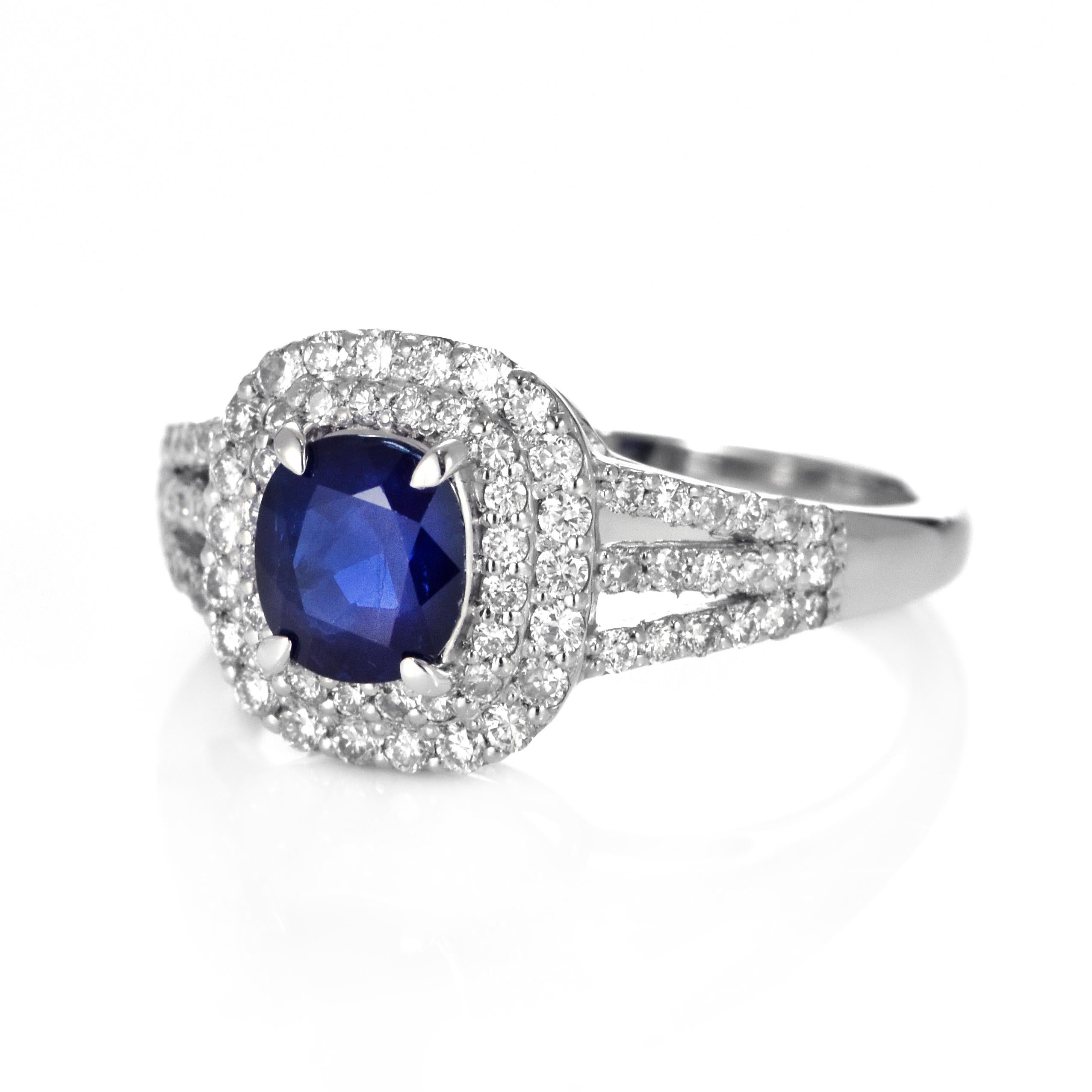 1.06 Carat Natural Royal Blue, No Heat Sapphire & Diamond Ring Made in Platinum For Sale 3