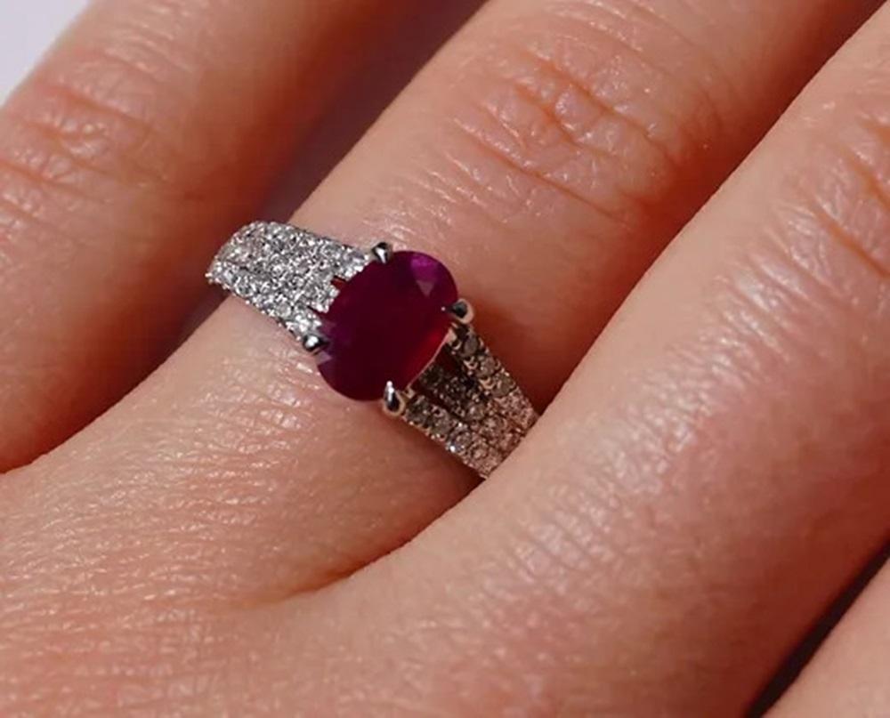 Women's 1.06 Carat No Heat Ruby Ring For Sale