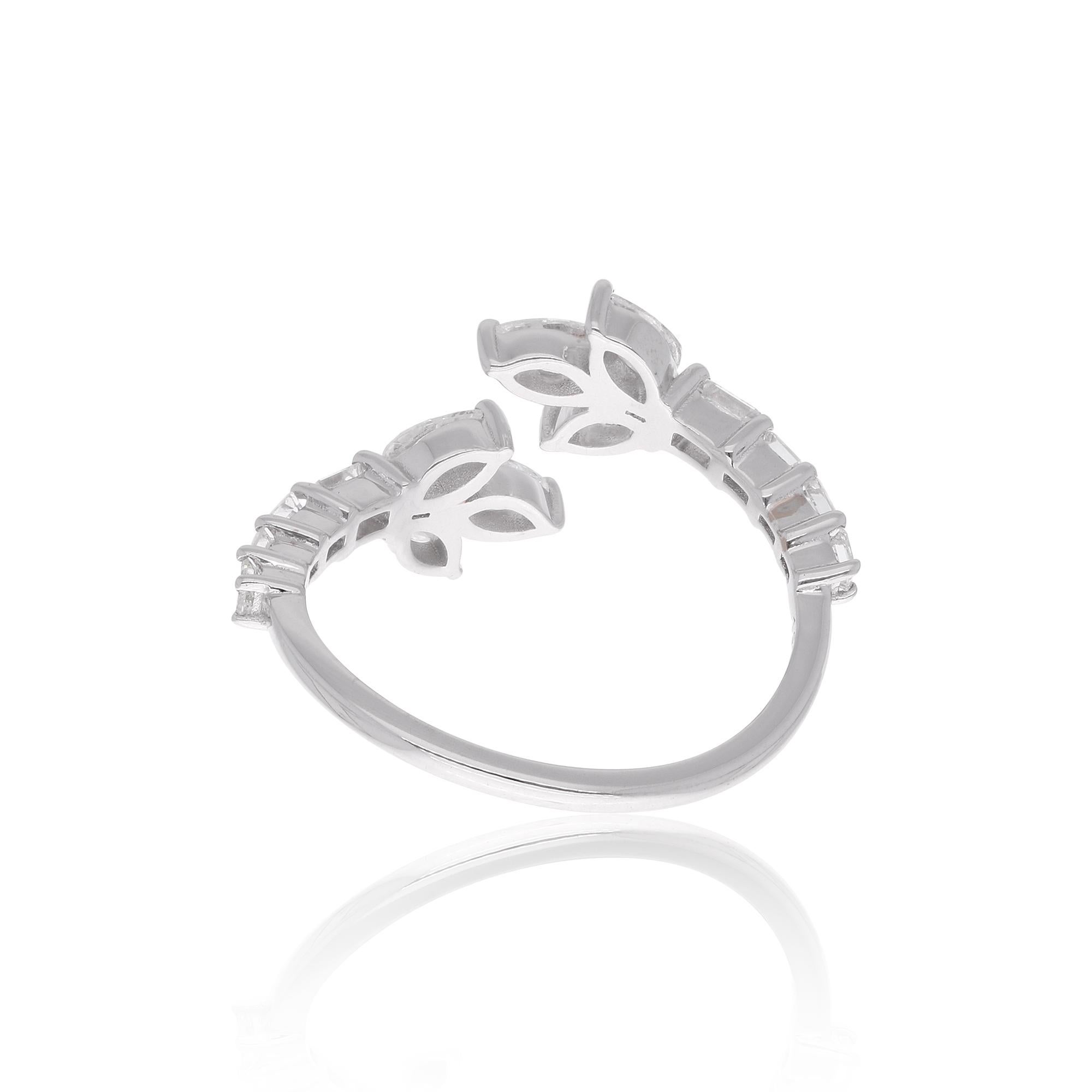 Un anello da polso con diamanti taglio pera e smeraldo in oro bianco 18 carati è un gioiello unico e sorprendente realizzato a mano. L'anello presenta tipicamente un design a foglia, con diamanti a taglio pera e smeraldo disposti a mo' di