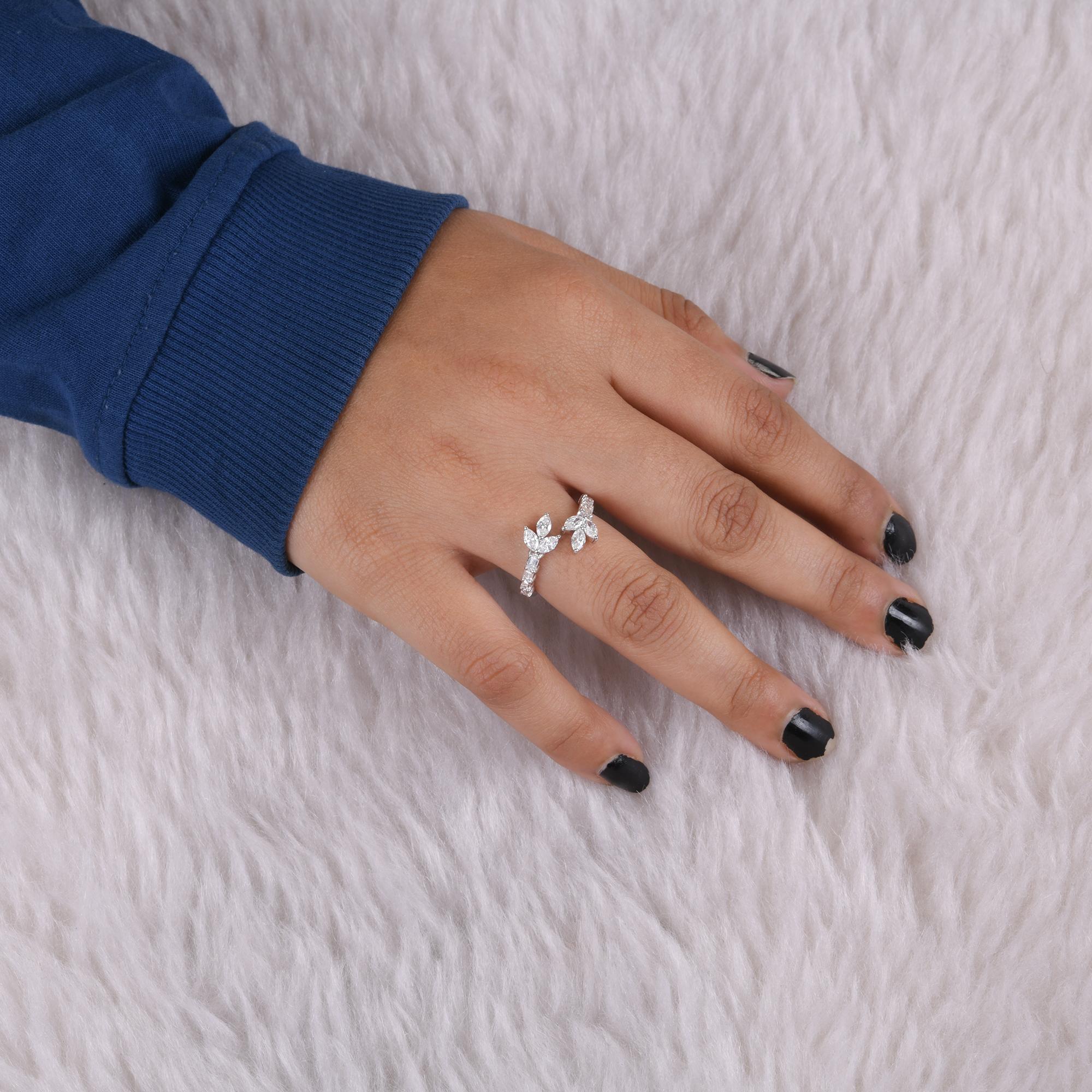 Anello da polso con foglia di diamante taglio pera e smeraldo da 1,06 carati Gioielli in oro bianco 18 carati In condizioni Nuovo in vendita a Diera, Dubai