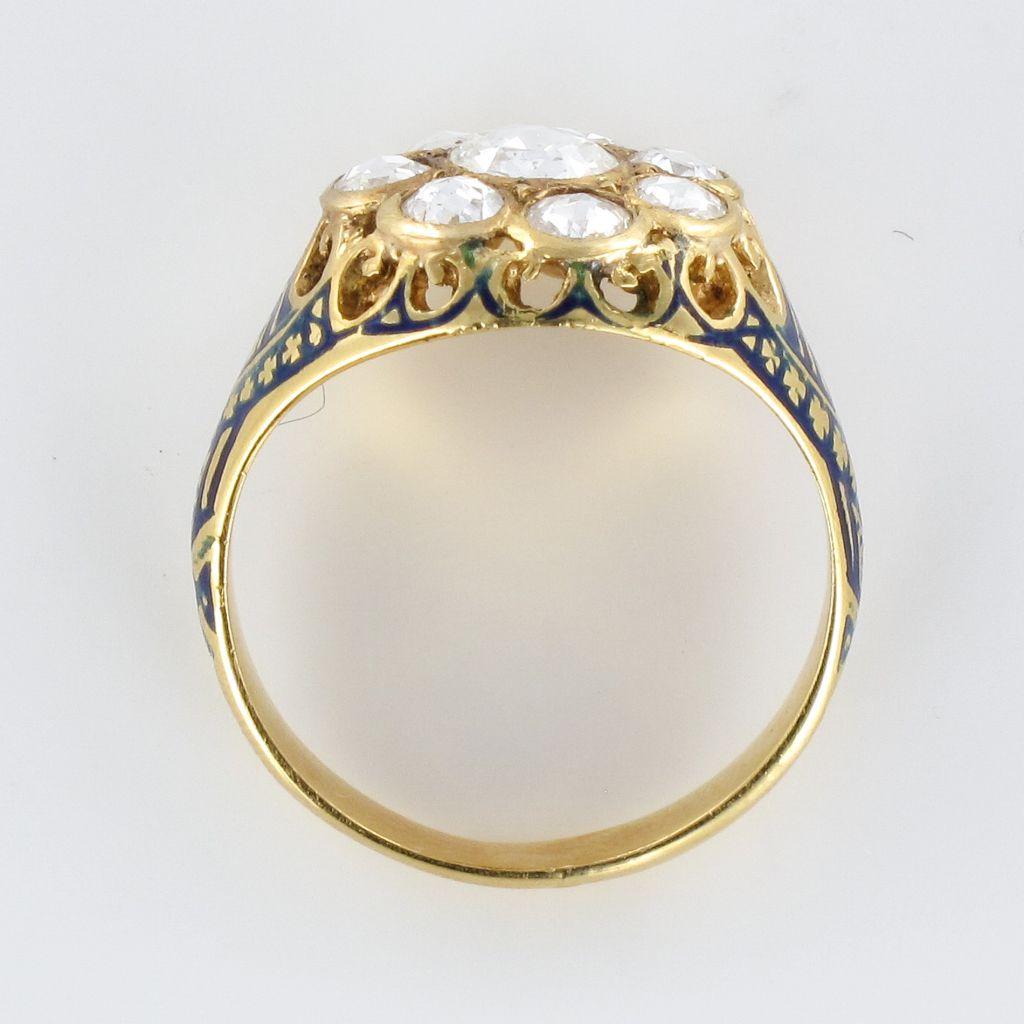 Bague française ancienne en or jaune 18 carats avec émail et diamants taille rose de 1,06 carat en vente 4