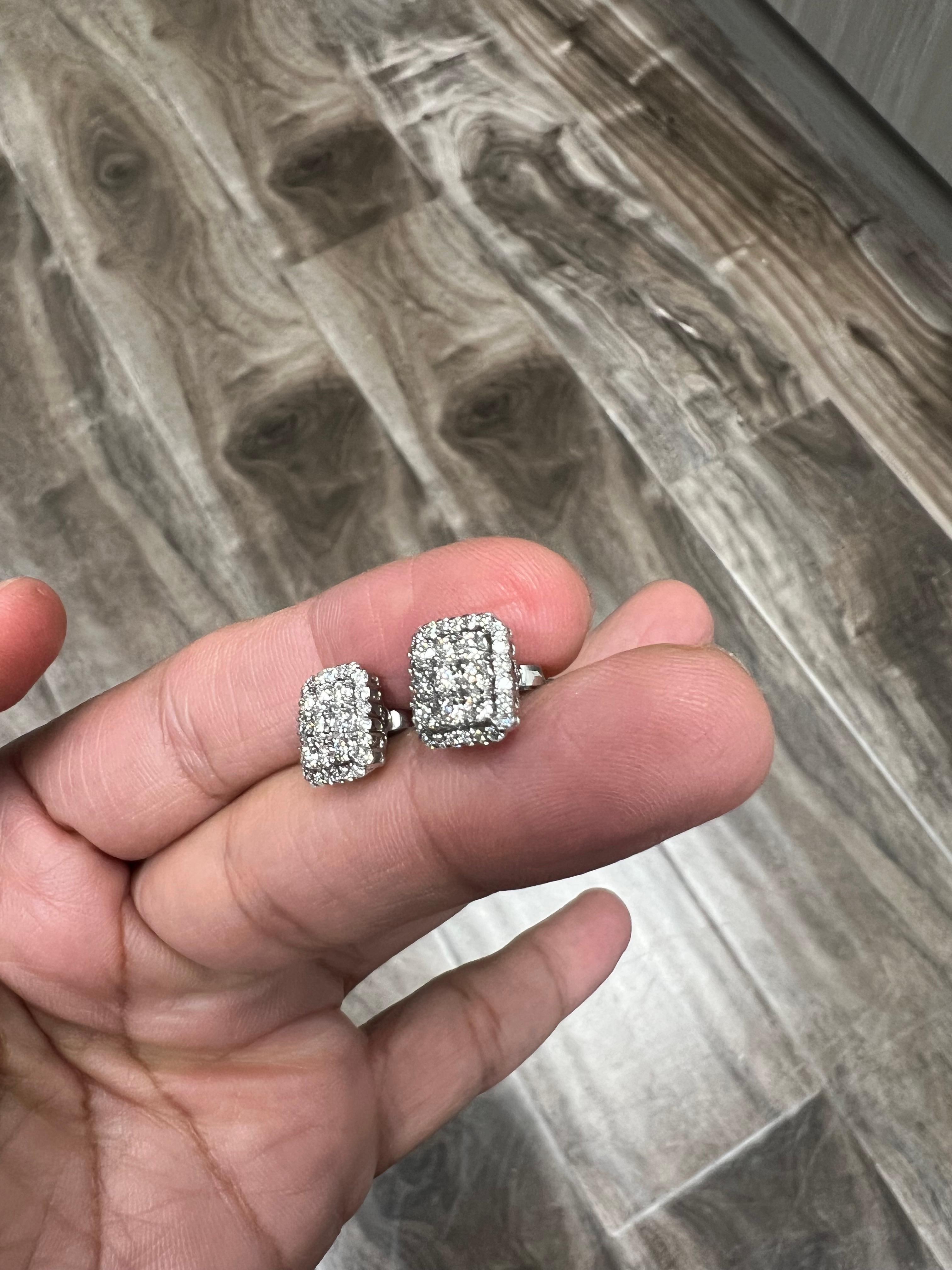 Orecchini in oro bianco con diamante rotondo da 1,06 carati in vendita 2