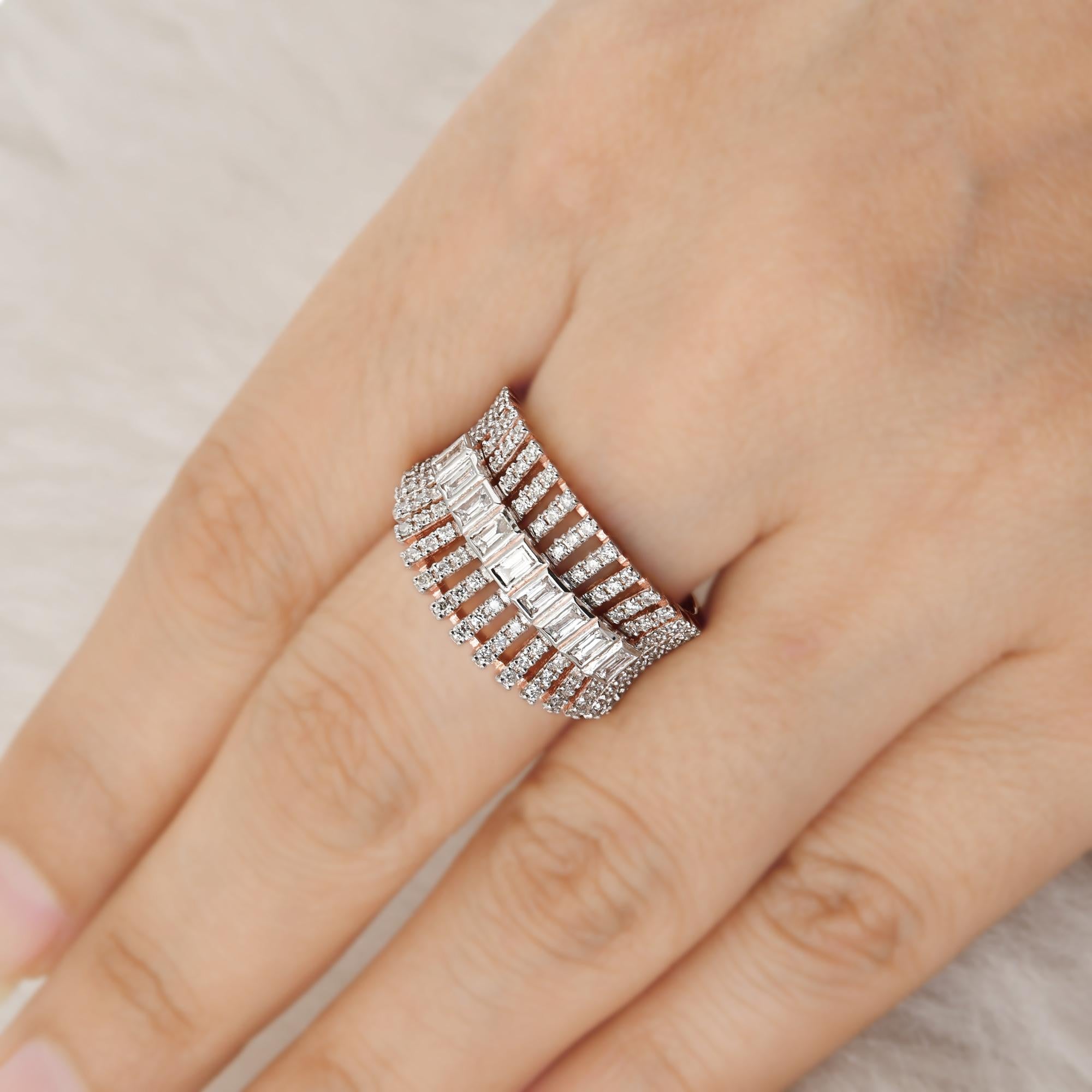 Moderne Bague en or blanc et rose 14 carats avec diamants ronds baguettes de 1,06 carat SI/H en vente