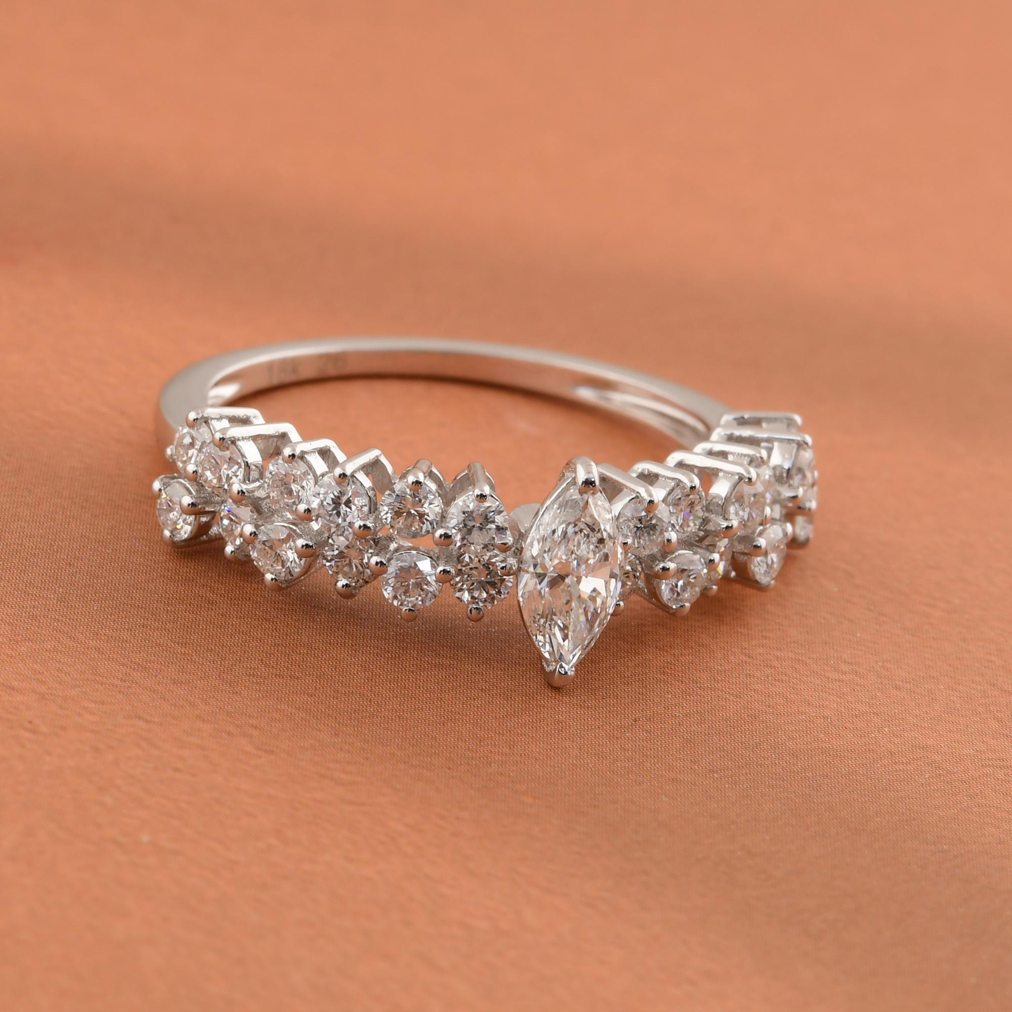 1,06 Karat SI/H Marquise Diamantring aus 18 Karat Weißgold mit rundem Brillantschliff im Zustand „Neu“ im Angebot in Diera, Dubai