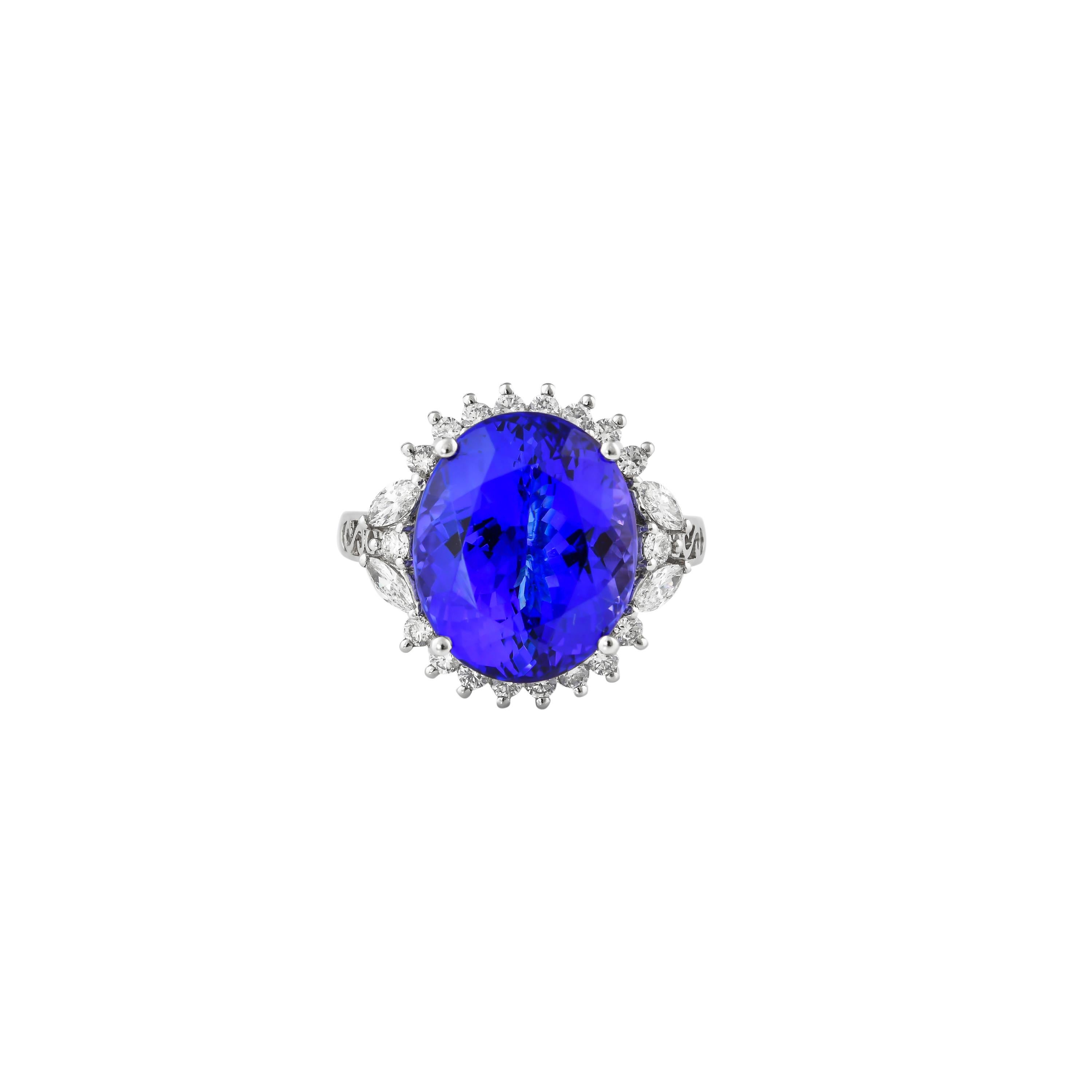 Sunita Nahata Tanzanite 10.60ct. Fancy Ring in 18K White Gold with Diamond. In New Condition For Sale In Hong Kong, HK
