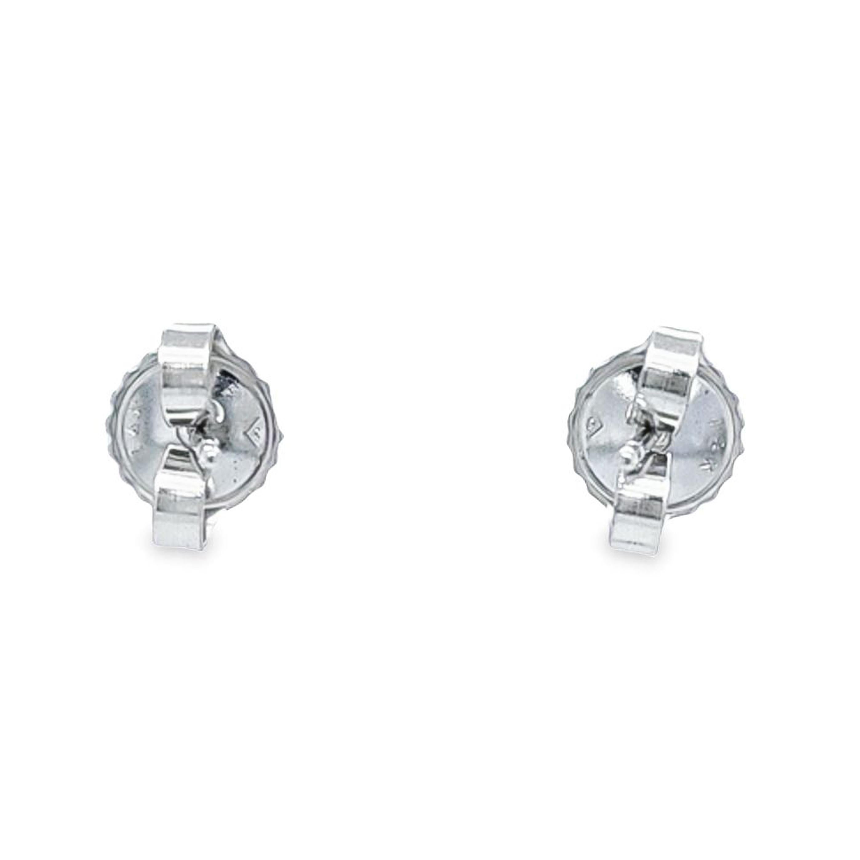Women's 1.06 Carat Total Weight Diamond Stud Earrings For Sale