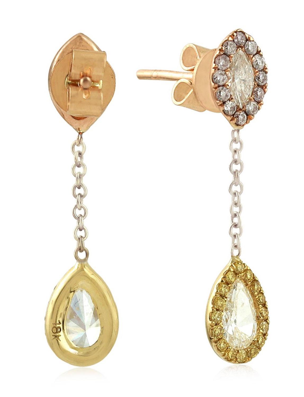 Contemporary 1.06 Carat Diamond 18 Karat Gold Earrings For Sale
