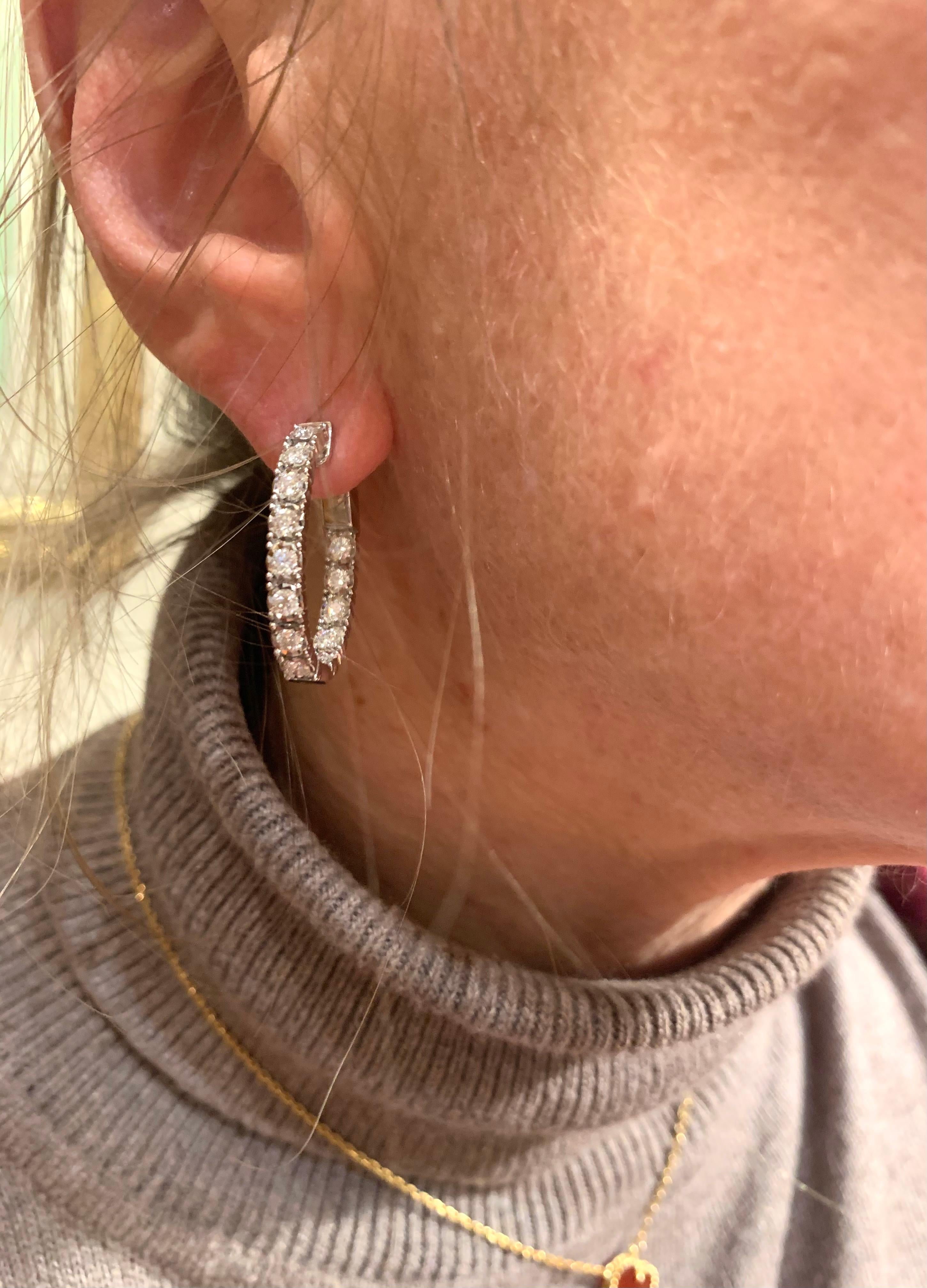 Brilliant Cut 1.06 Carats Diamonds 18 Carat White Gold Hoop Earrings