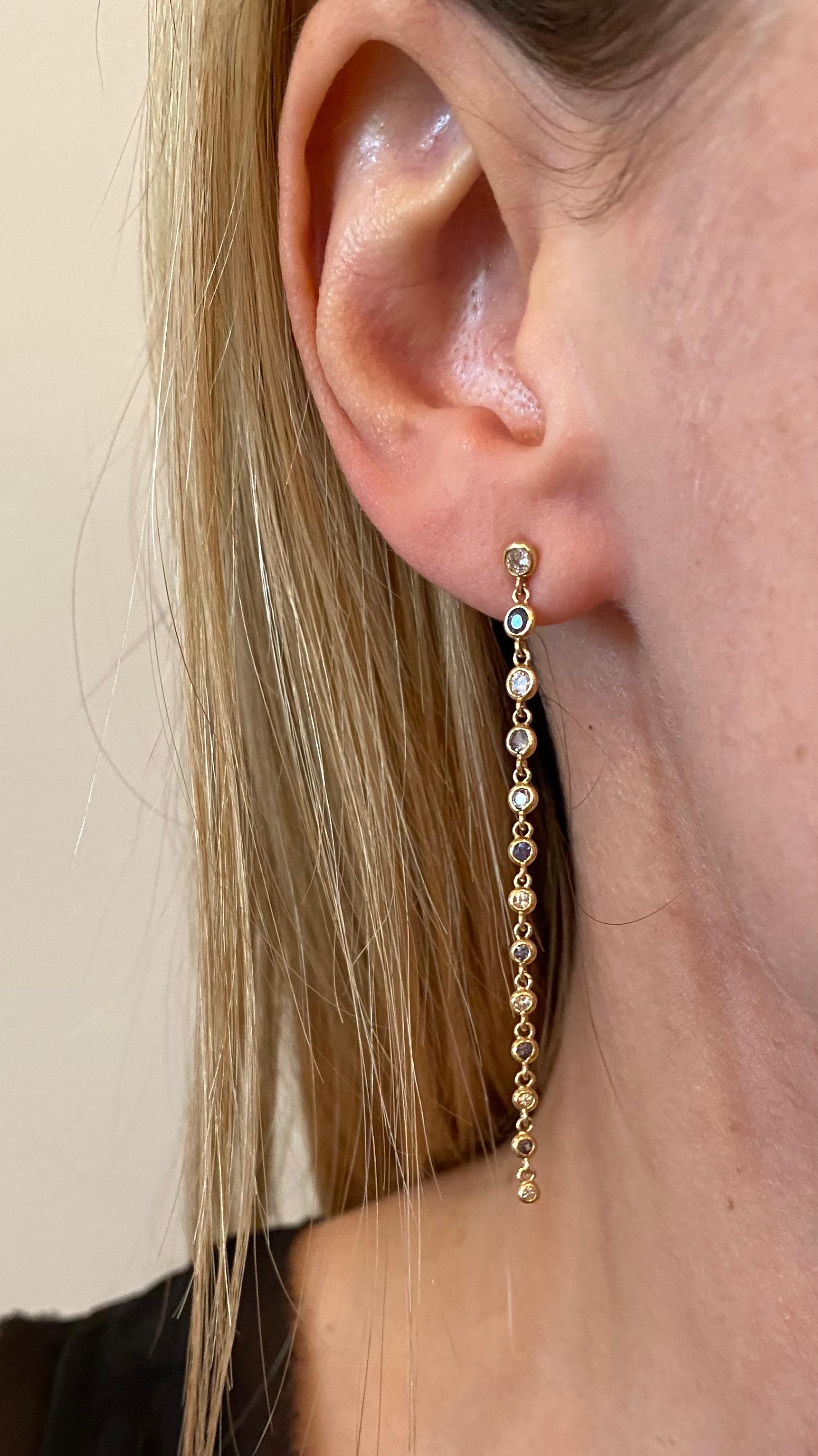 Moderne Boucles d'oreilles en or jaune 18 carats, alexandrites graduées et diamants de 1,06 carat en vente