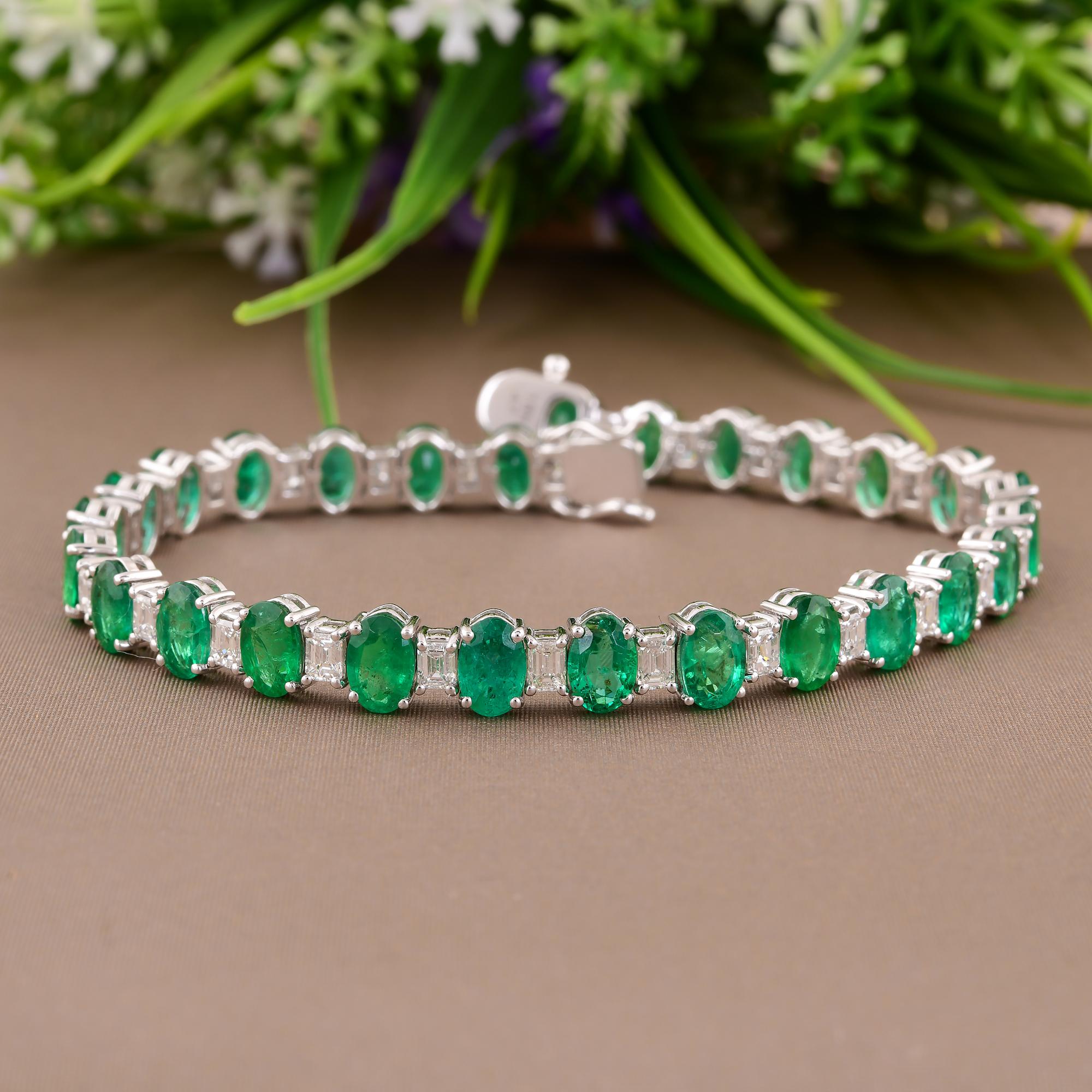 Modern 10.6 Carats Oval Zambian Emerald Bracelet 2.55 Carat SI/H Diamond 18k White Gold For Sale