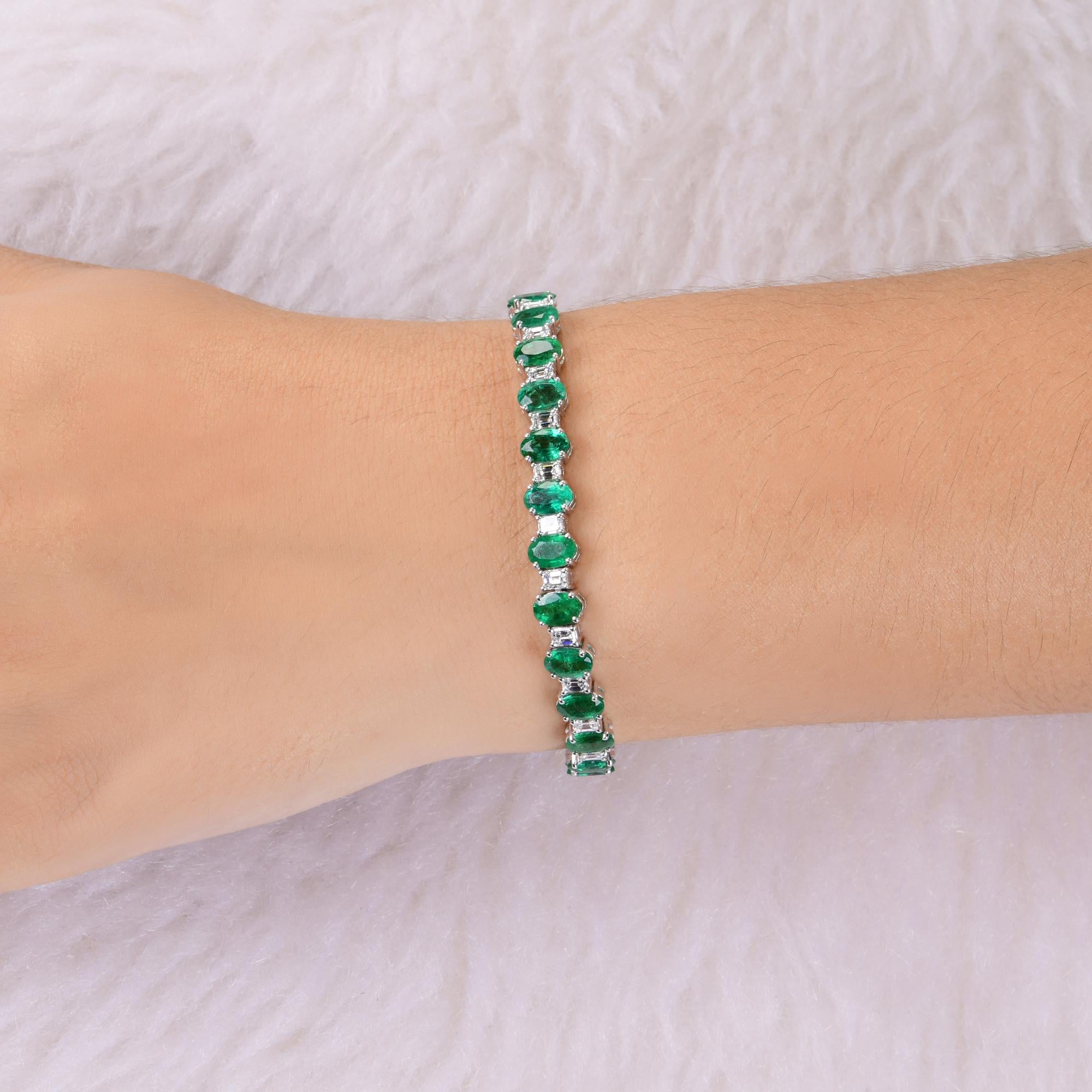 Oval Cut 10.6 Carats Oval Zambian Emerald Bracelet 2.55 Carat SI/H Diamond 18k White Gold For Sale
