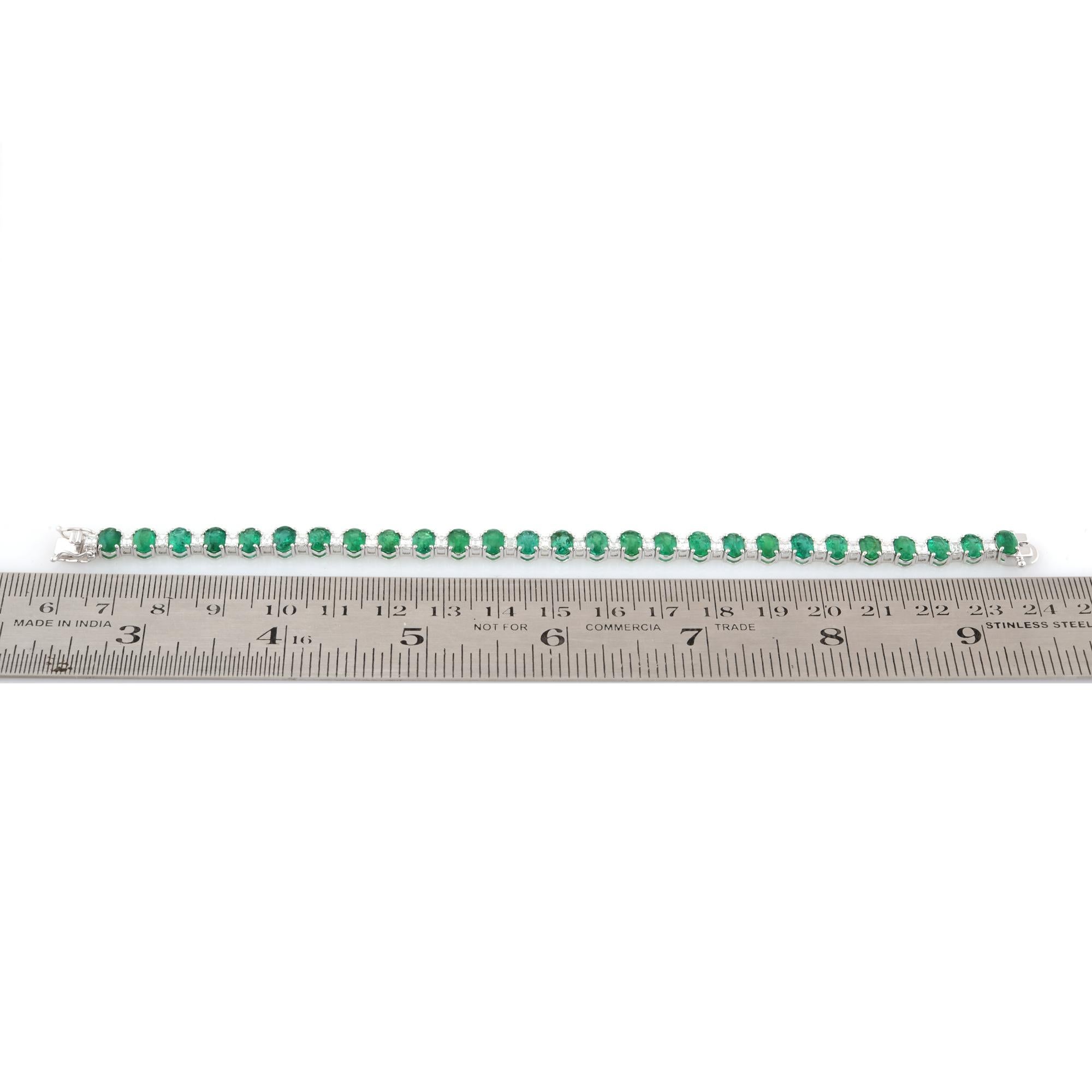 Women's 10.6 Carats Oval Zambian Emerald Bracelet 2.55 Carat SI/H Diamond 18k White Gold For Sale